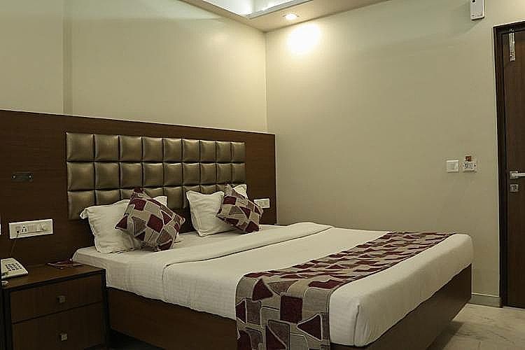 Super Deluxe (Master Bed)