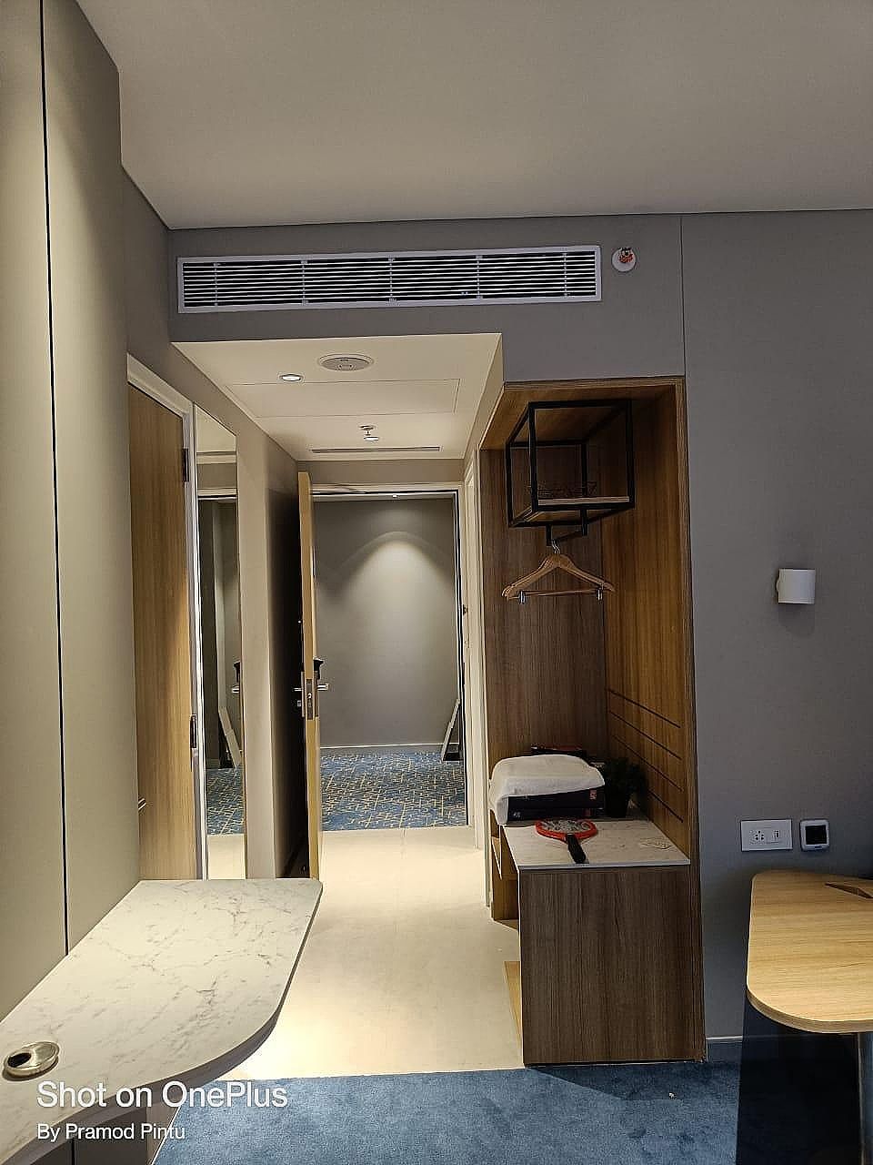 1 Queen Standard Accessible