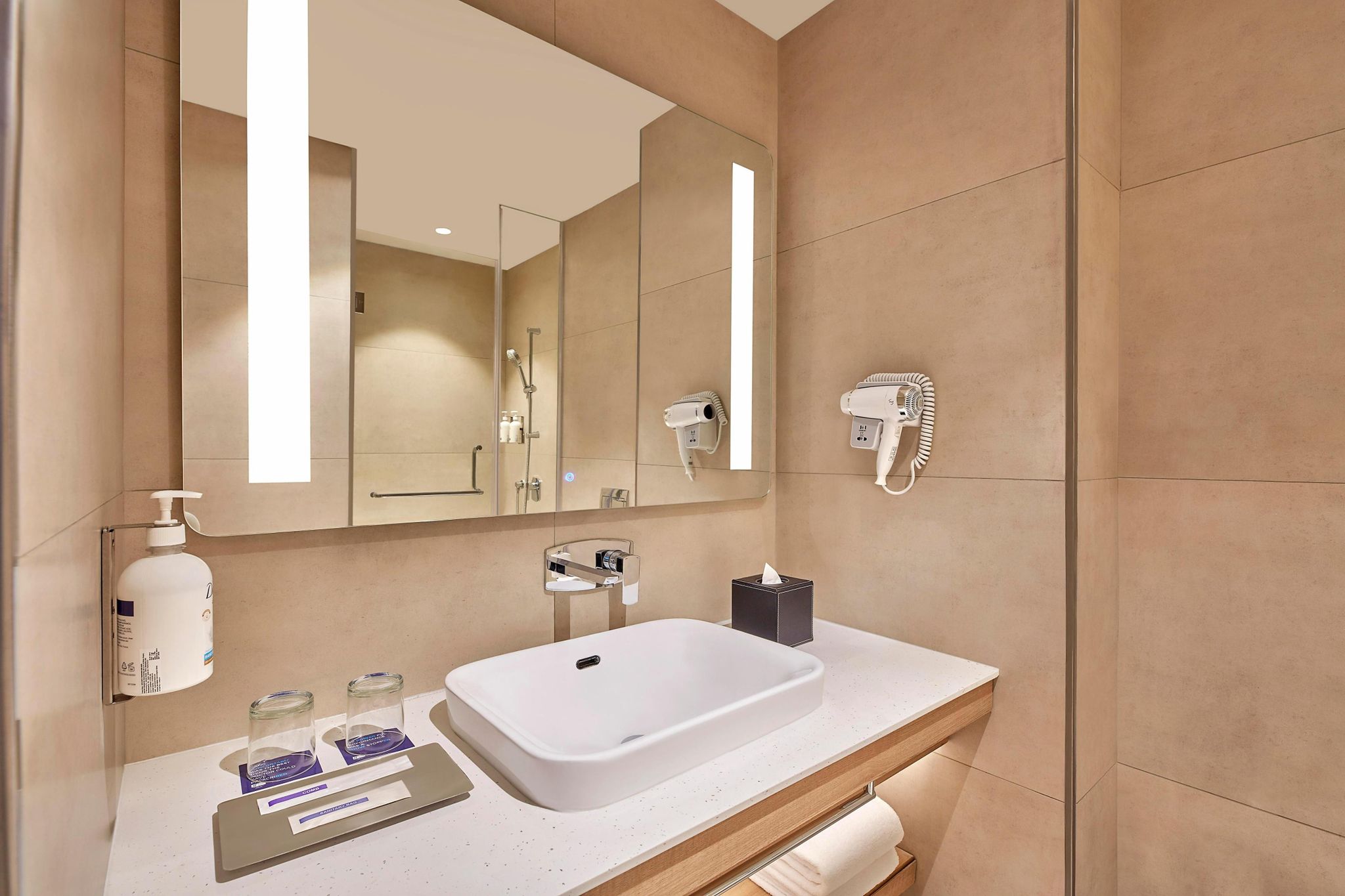 1 Queen Suite