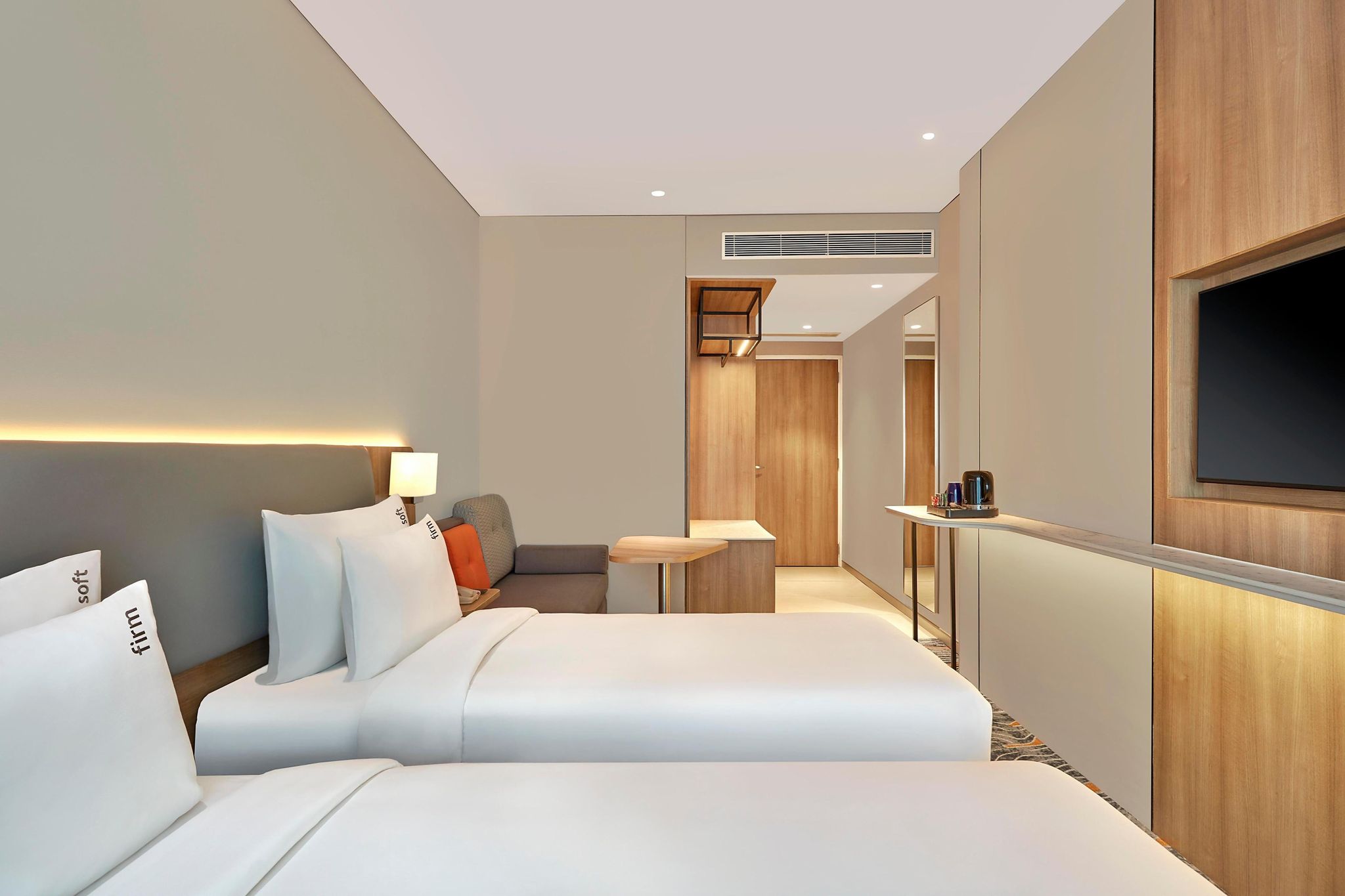 1 Queen Standard Accessible