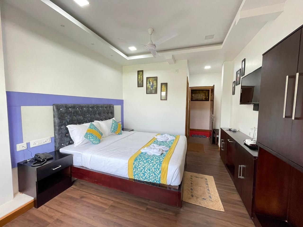 Deluxe Room with 1 King Bed