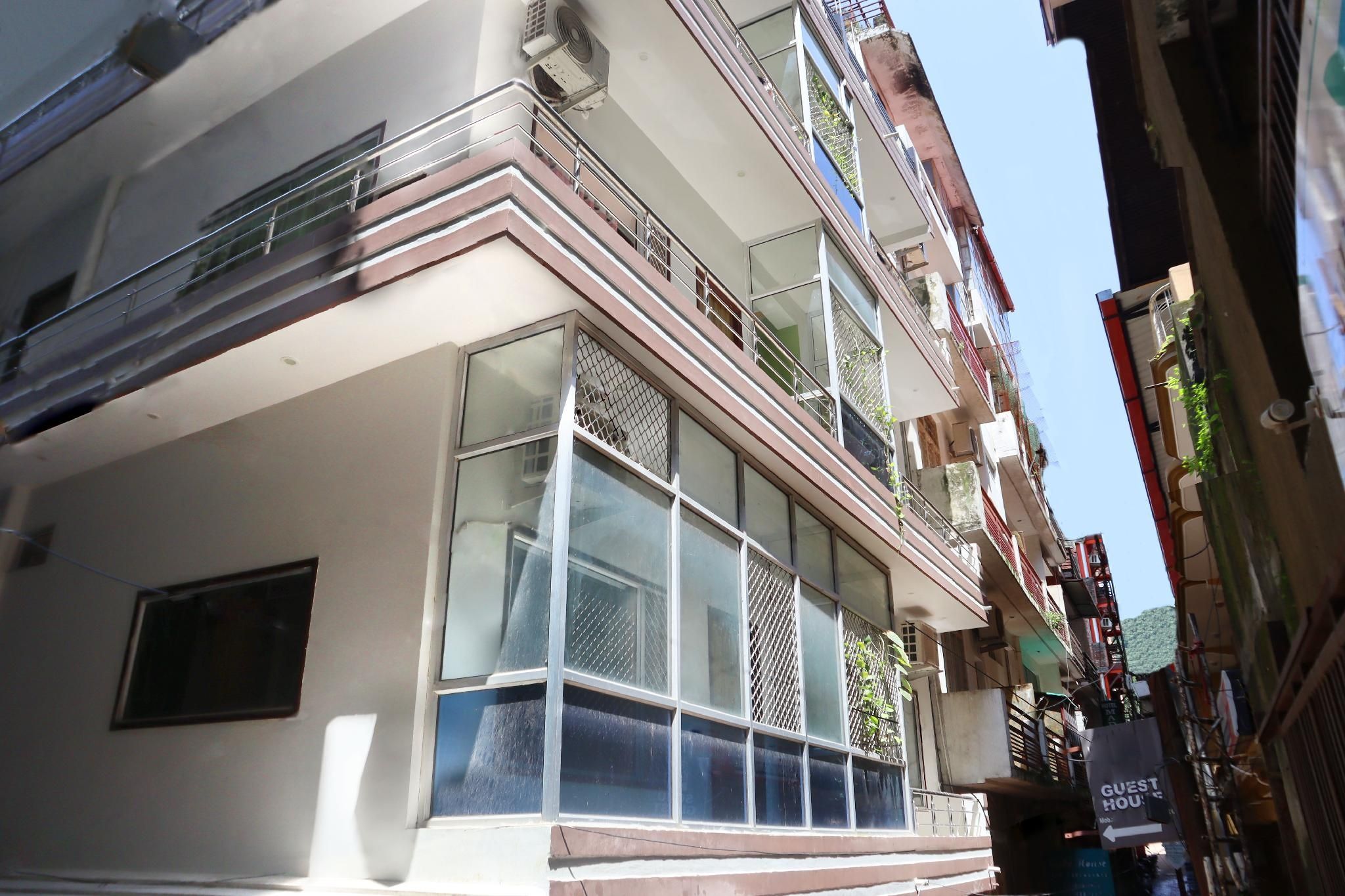 Laugh tale hostel