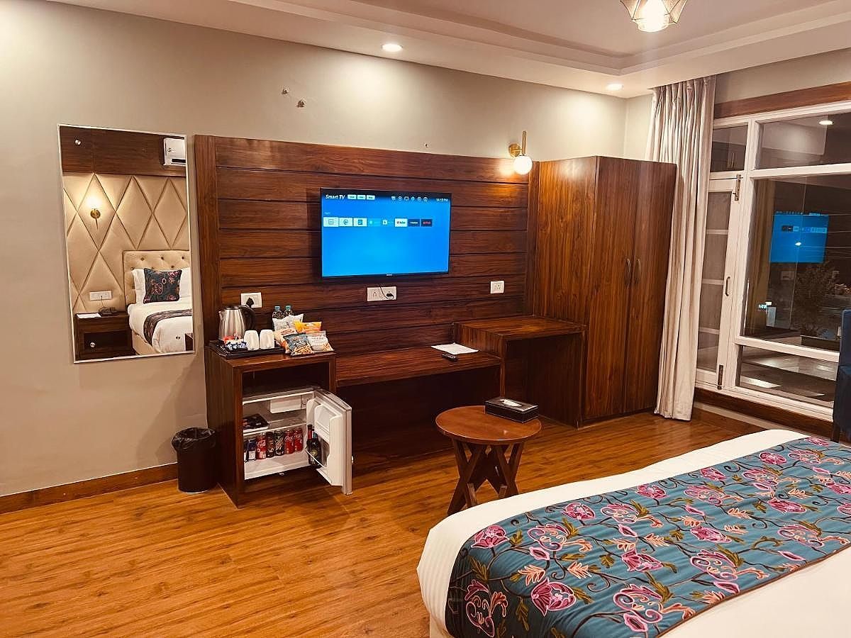 Midtown Greens Standard Room 3