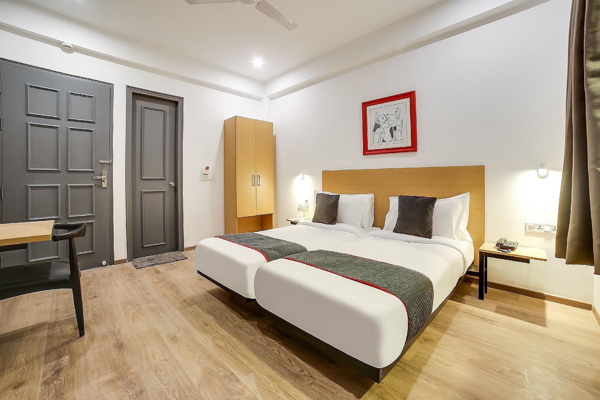Townhouse Unitech Cyber Park Gurgaon Near Omaxe Celebration Mall Classic Double or Twin