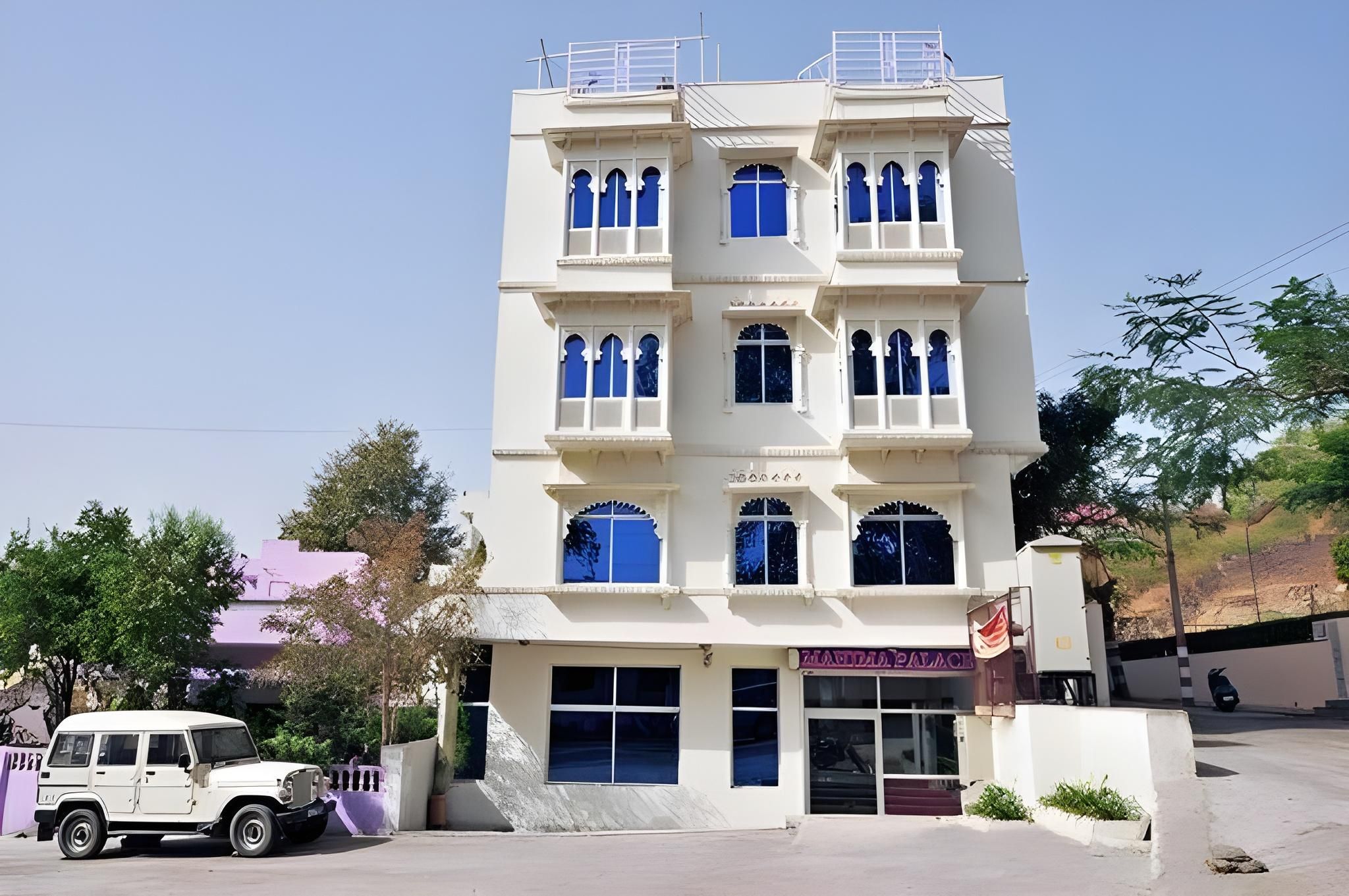 Hotel Mahima Heritage near Fateh Sagar Lake