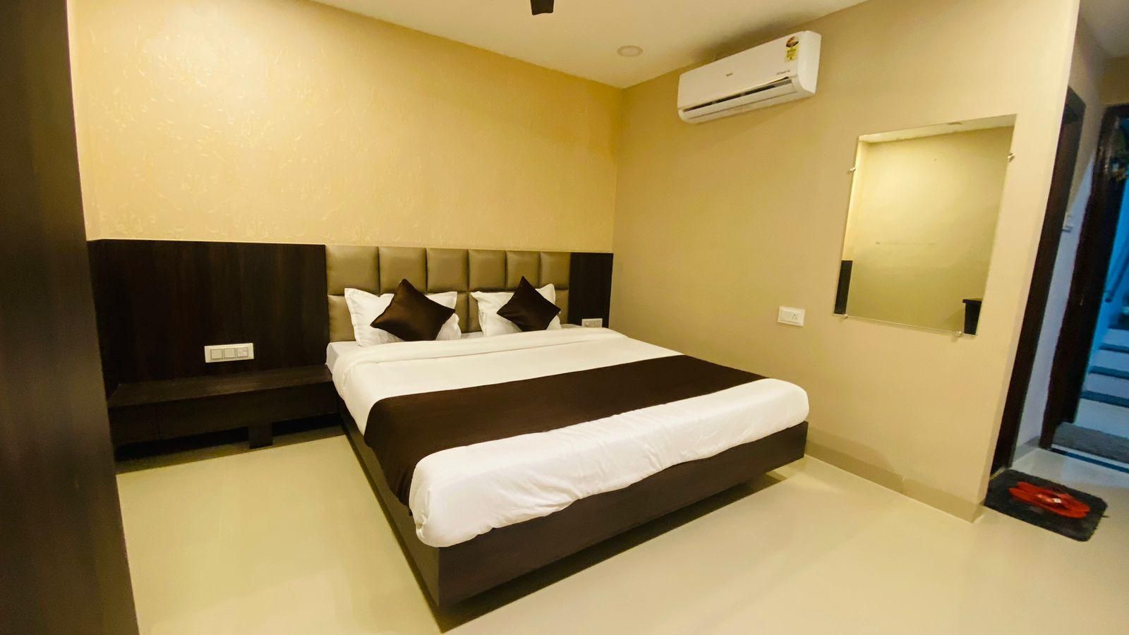 Deluxe AC Room