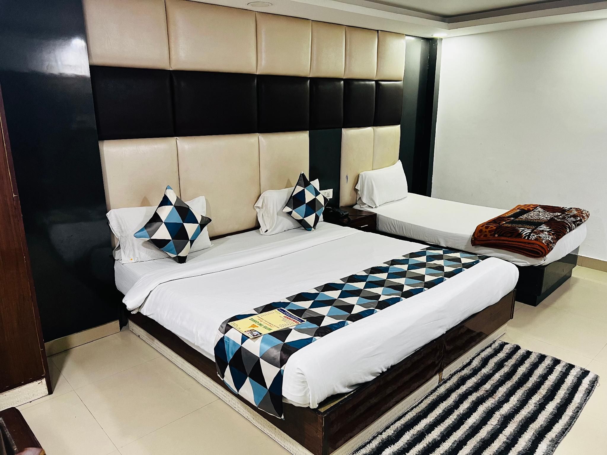 Deluxe Room (Window,Area:12) (大床:双人床)