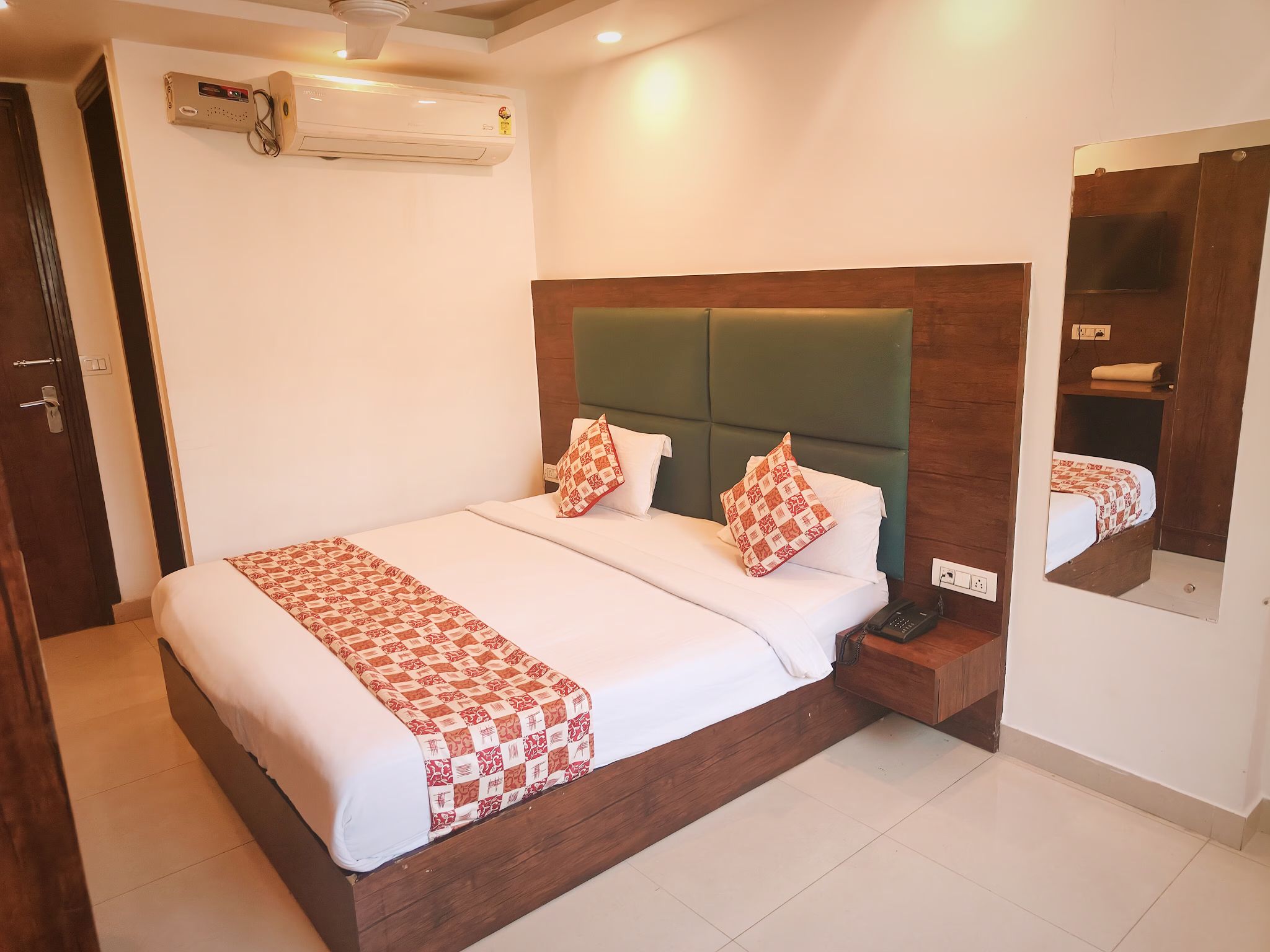 Superior Double Bed Room (No Window)