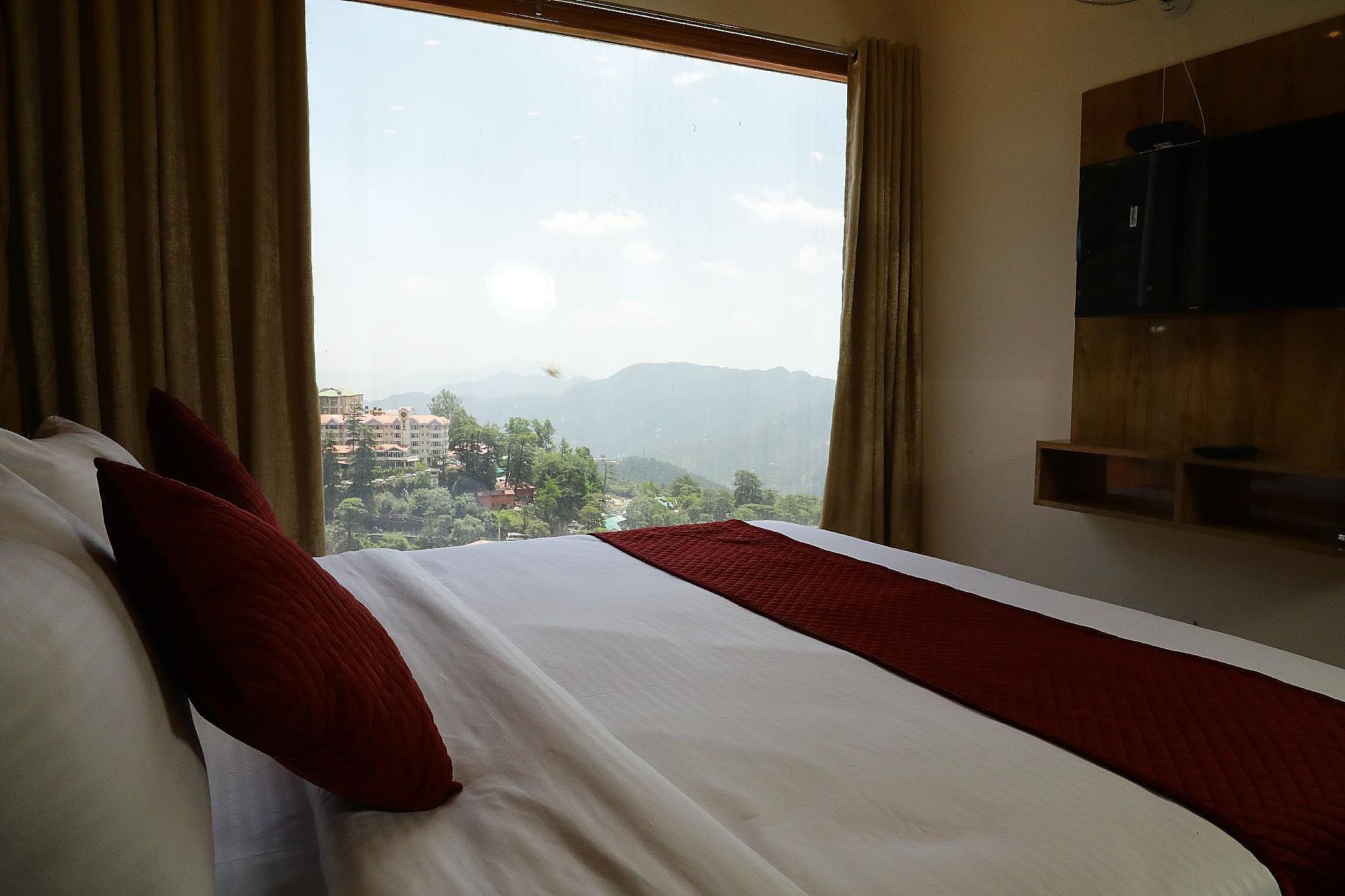 Dee ess residency by Lazygetaways Deluxe Double Room With Window 3