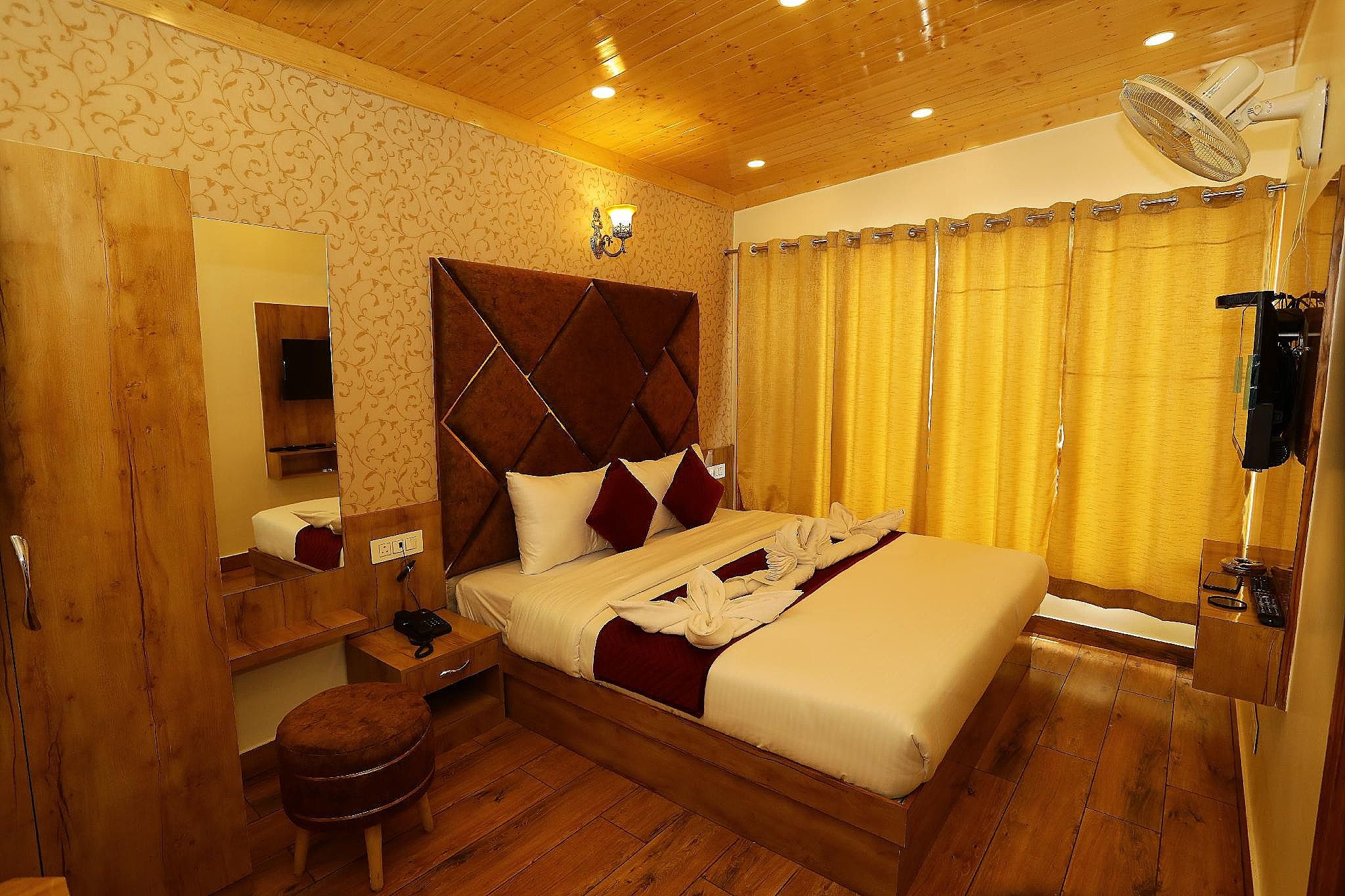 Dee ess residency by Lazygetaways Deluxe Double Room With Window 2