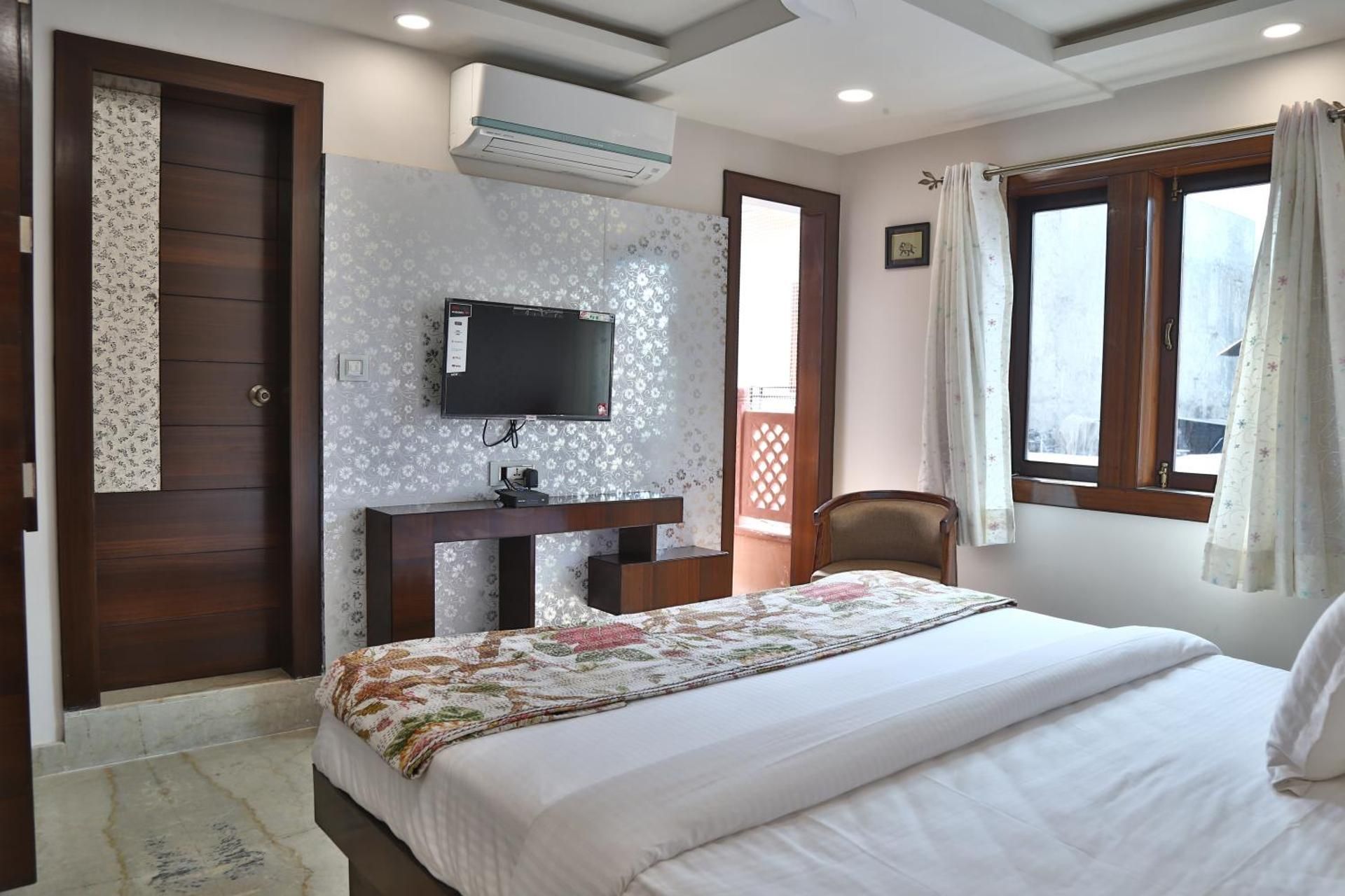 Marigold Inn - Homestay Deluxe Double Room with Balcony