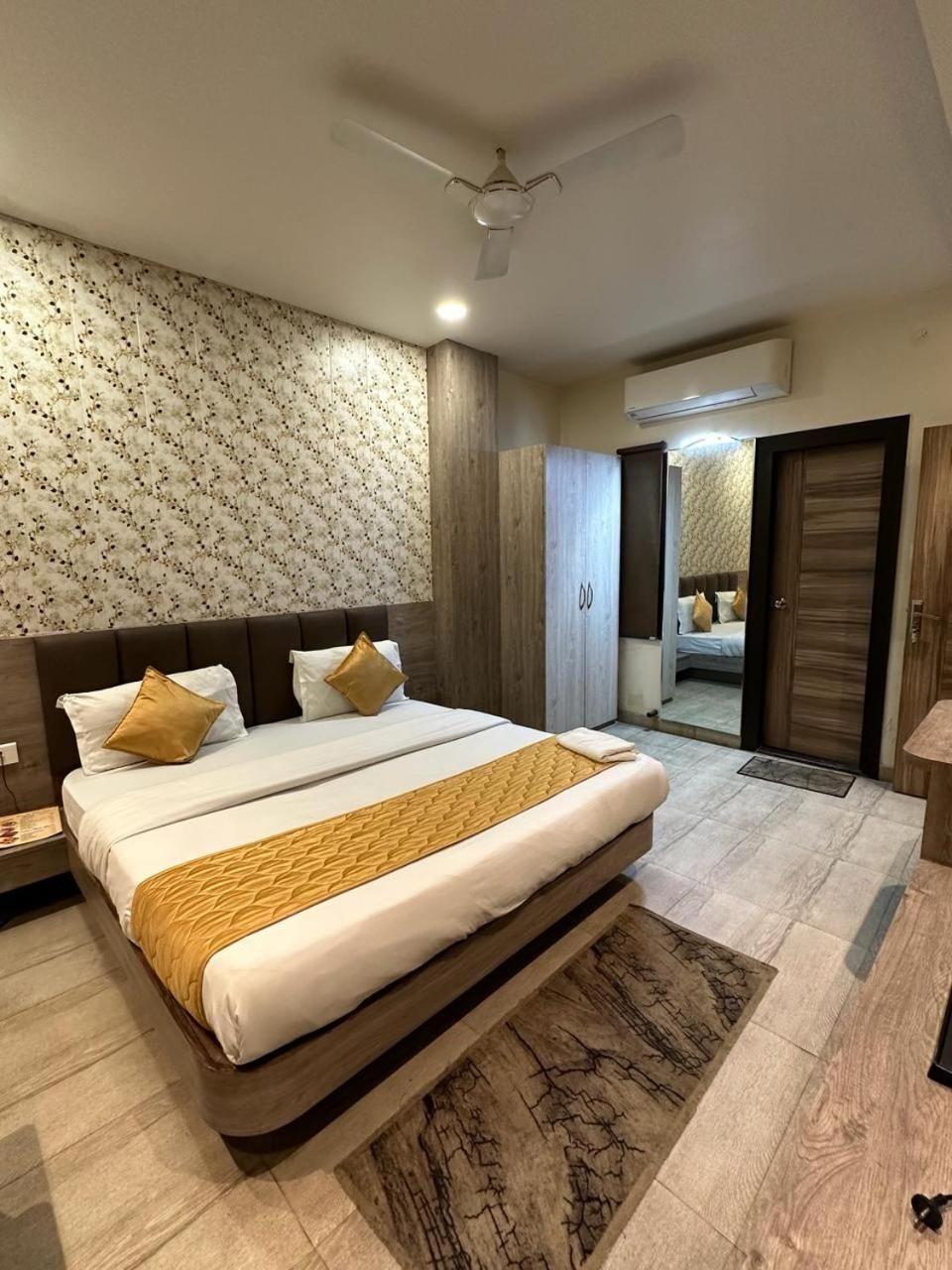 Deluxe Room with Air Conditioning