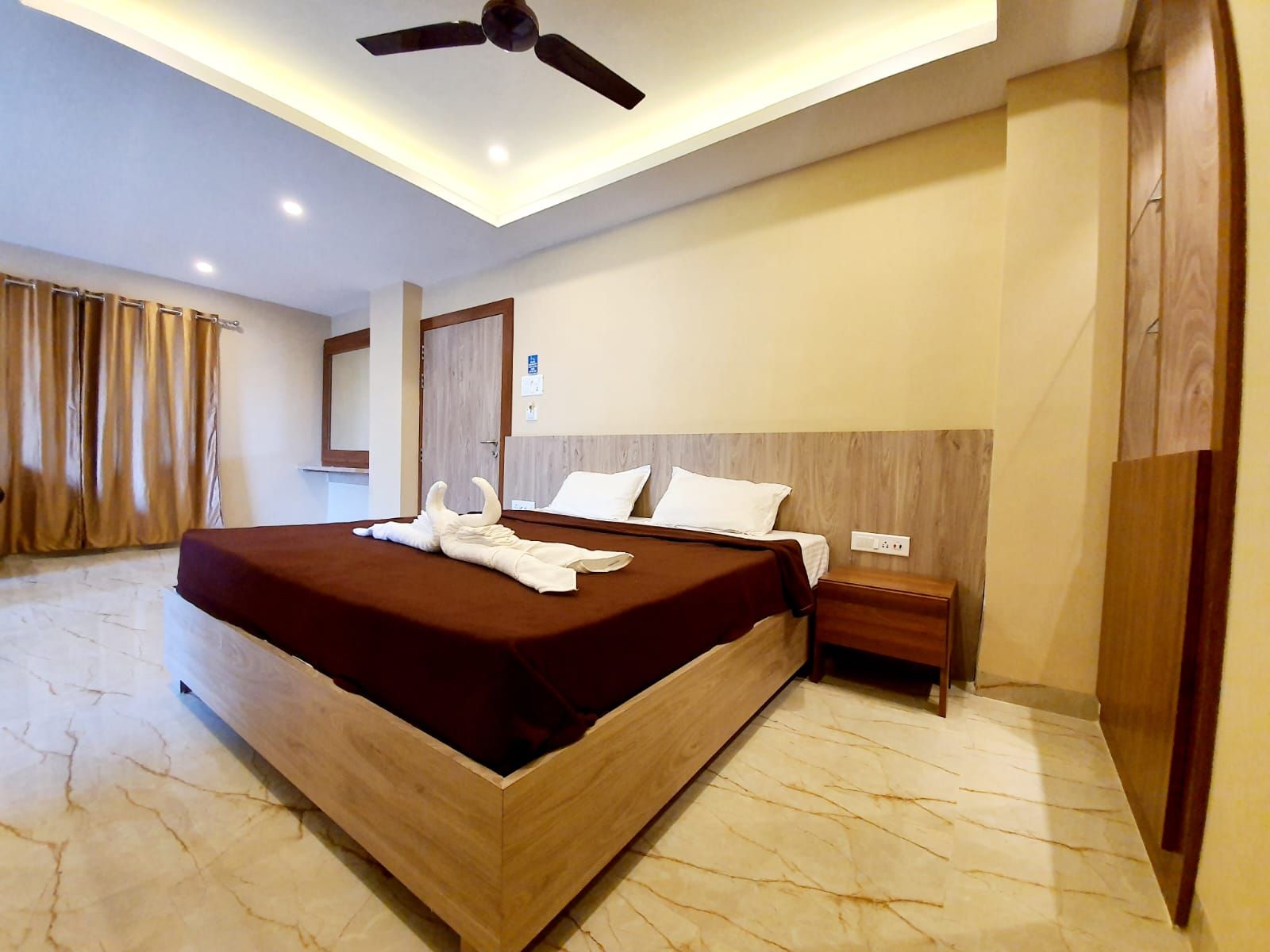 SUITE ROOM