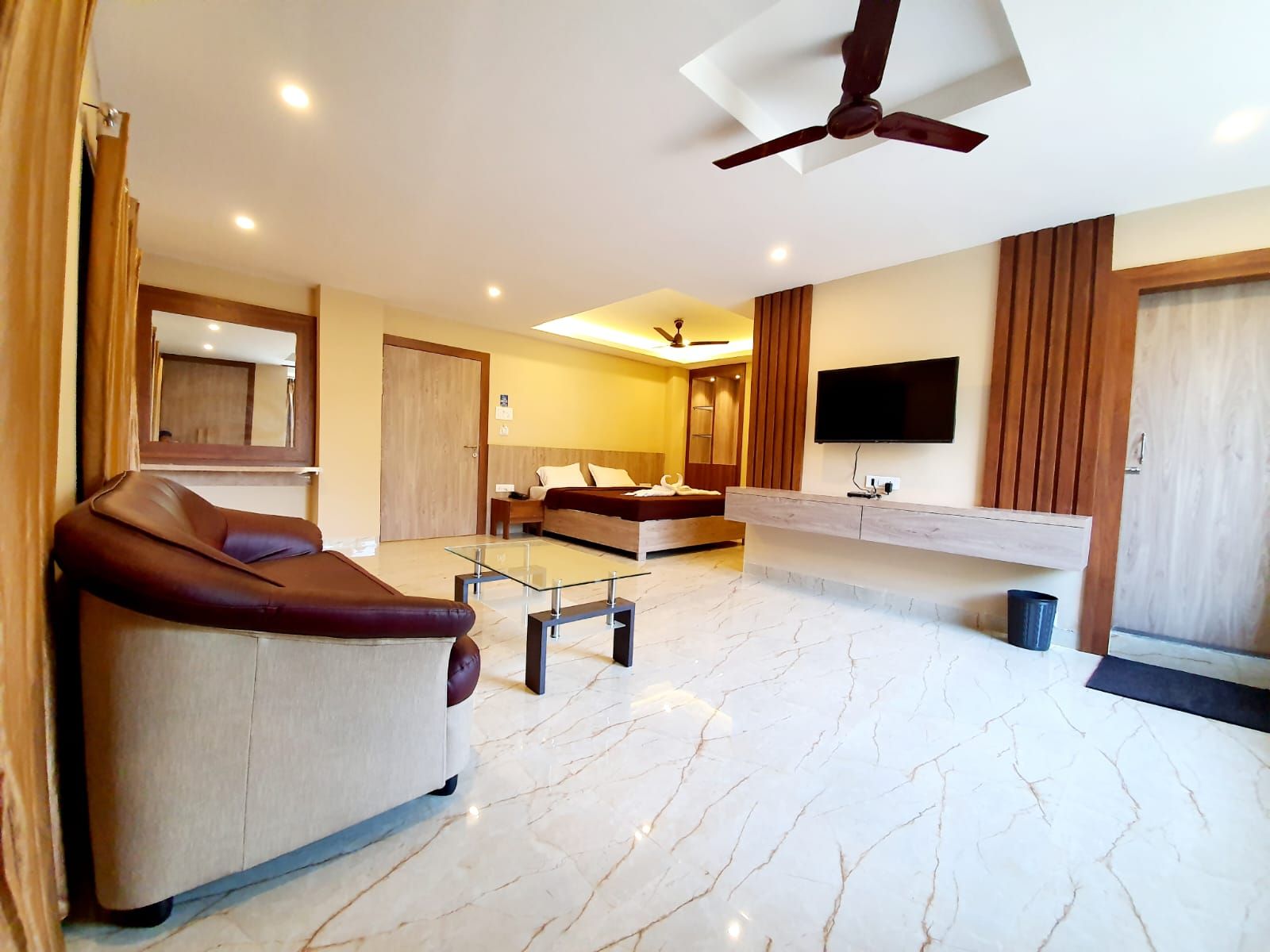 SUITE ROOM