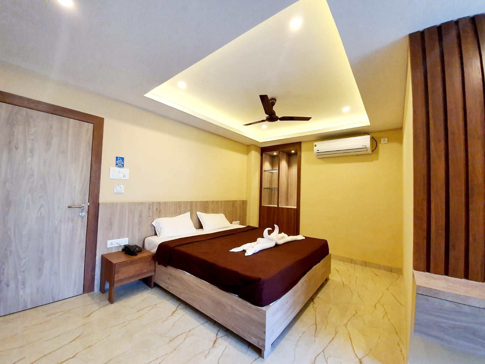 SUITE ROOM
