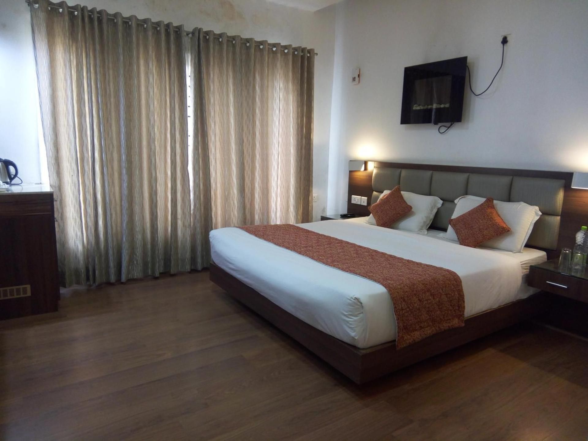 R T Hill View Resort Standard Room 3