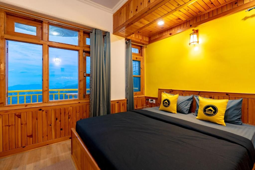 Deluxe Quadruple Room with Balcony and Mountain View