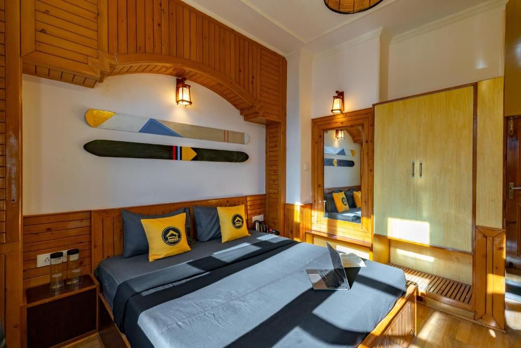 The Hosteller Narkanda Standard Double Room with Balcony 4