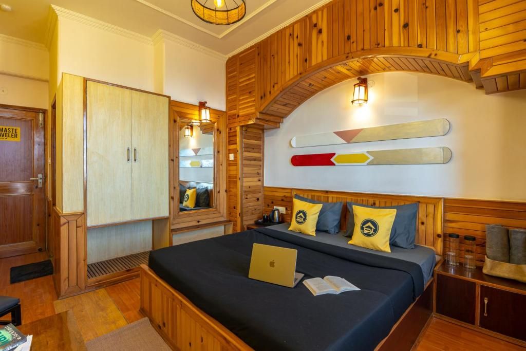 The Hosteller Narkanda Standard Double Room with Balcony 5