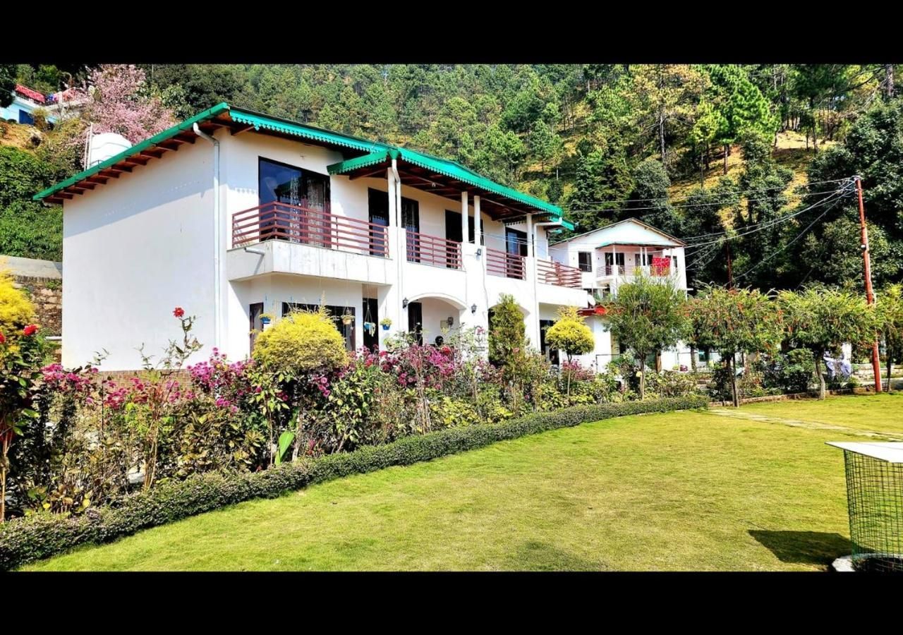 Just Naturals Wellness Resort Nainital garden