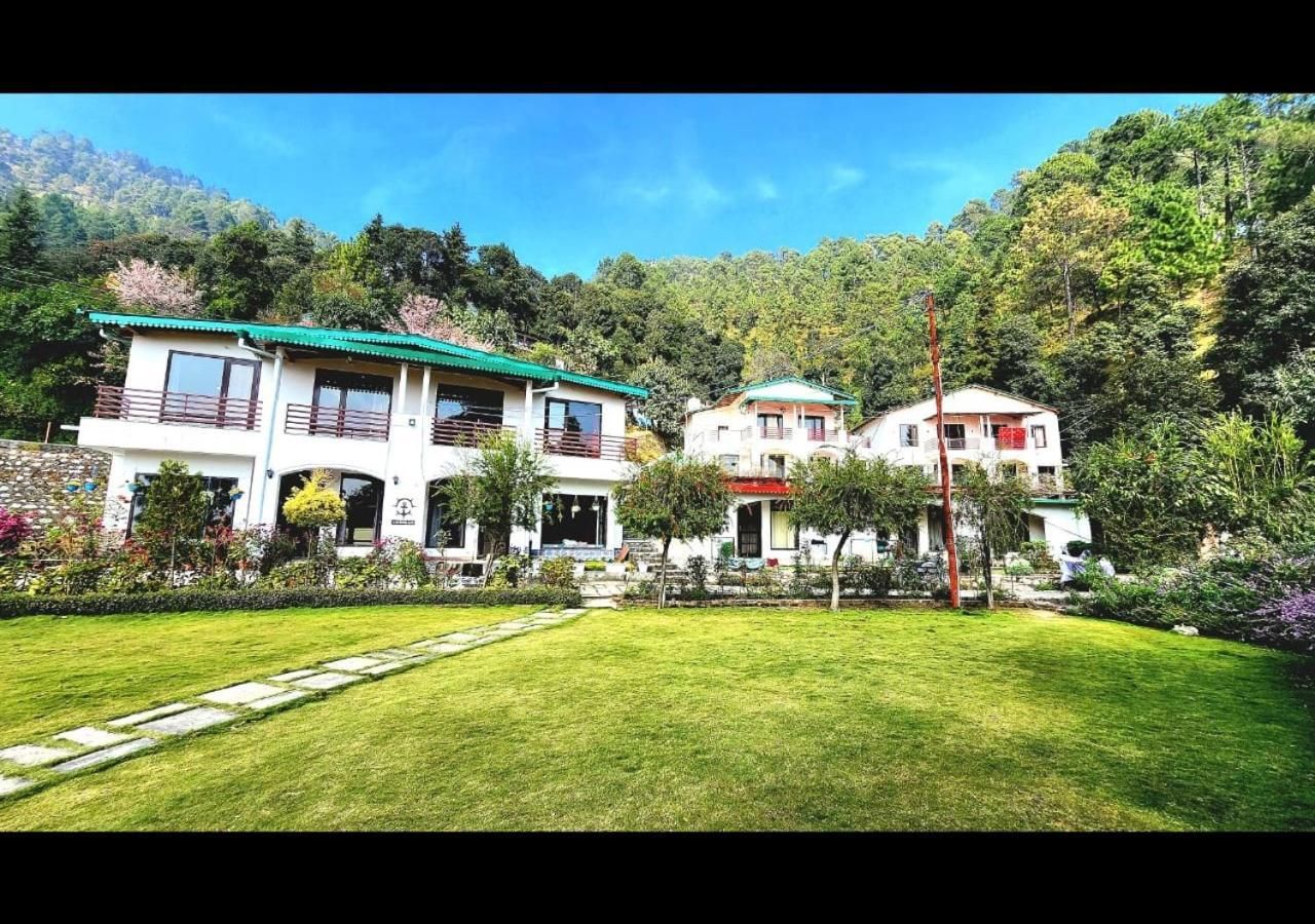 Just Naturals Wellness Resort Nainital garden 2