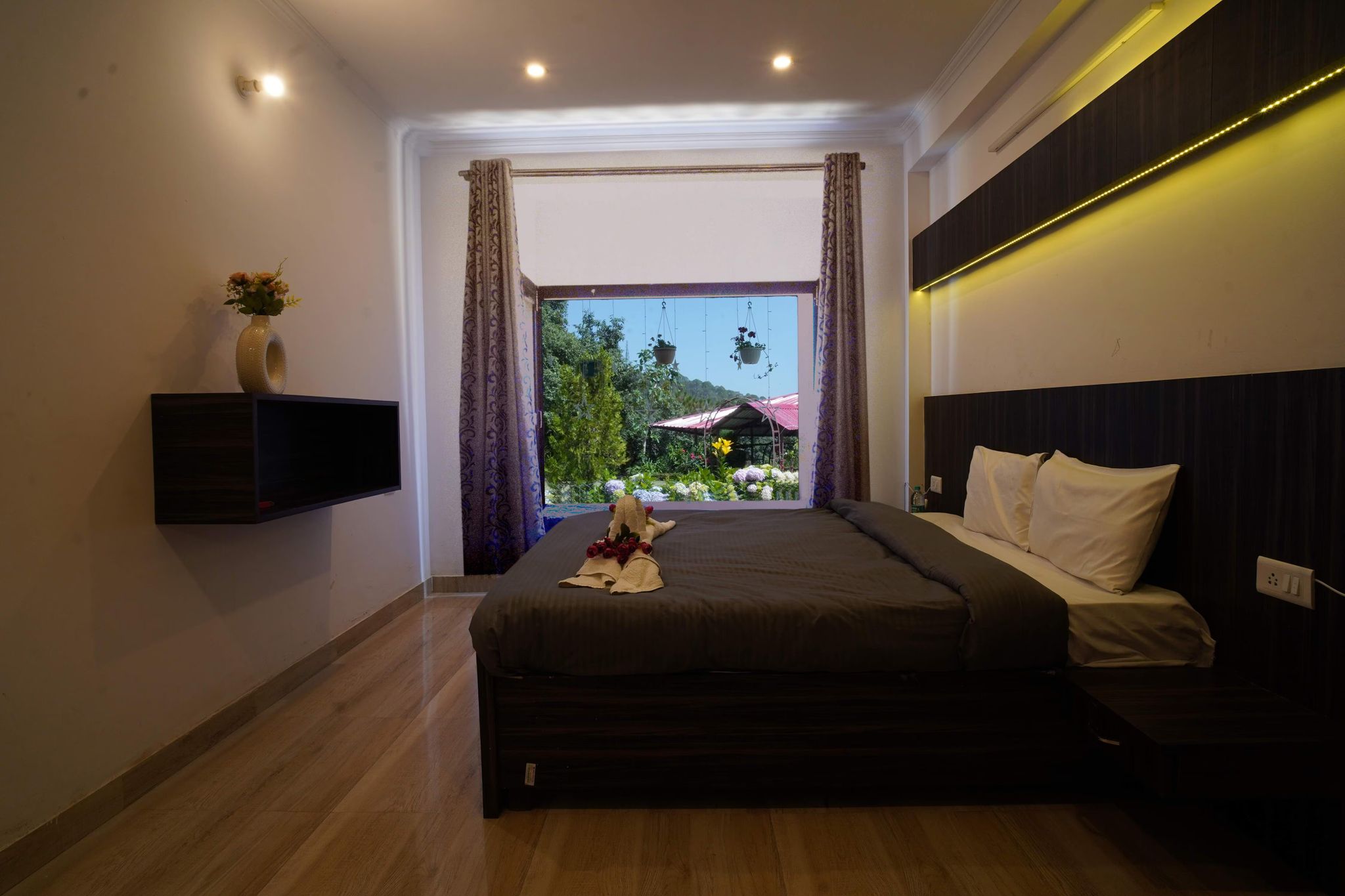 Just Naturals Wellness Resort Nainital One Bedroom Villa 2