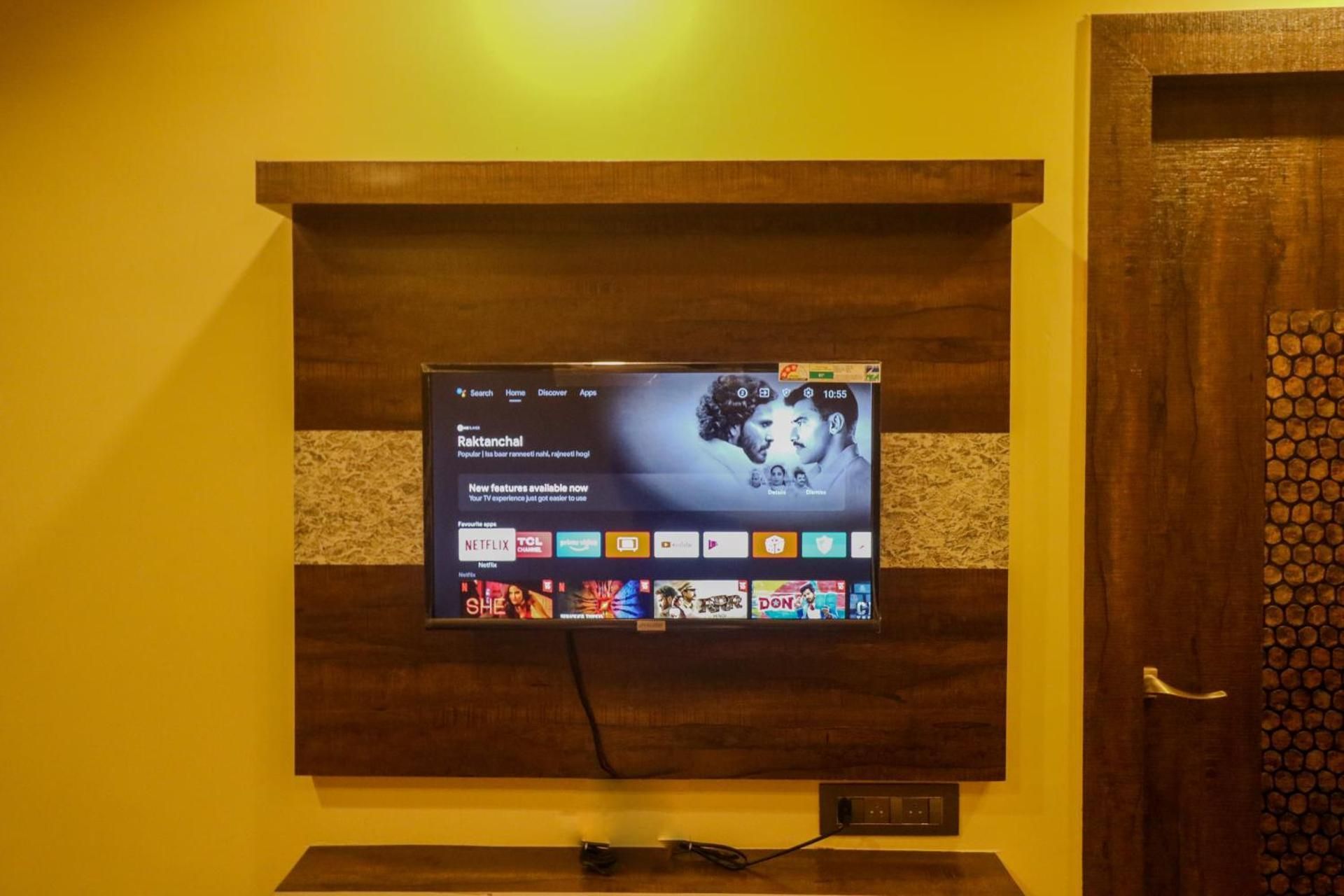 shared lounge/tv area