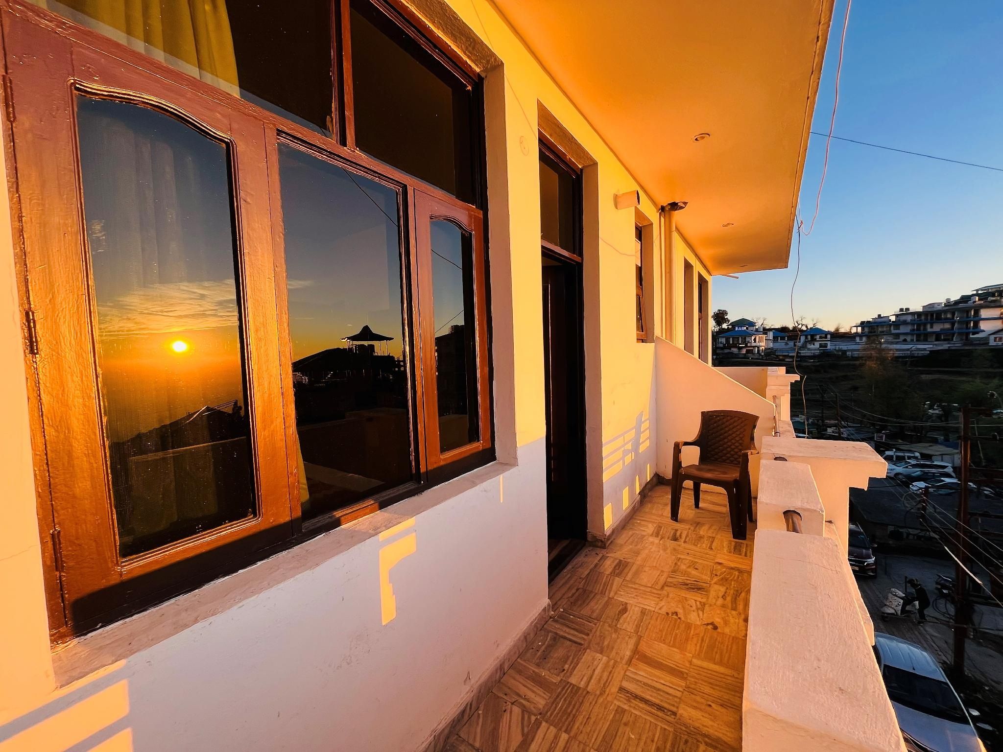 Hotel Divyansh Premium Room with Balcony 3