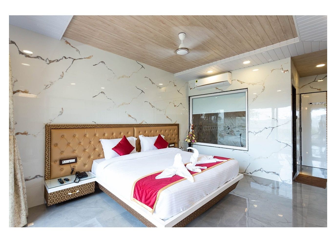 ASTER - Family Suite Room with Balcony and Jacuzzi