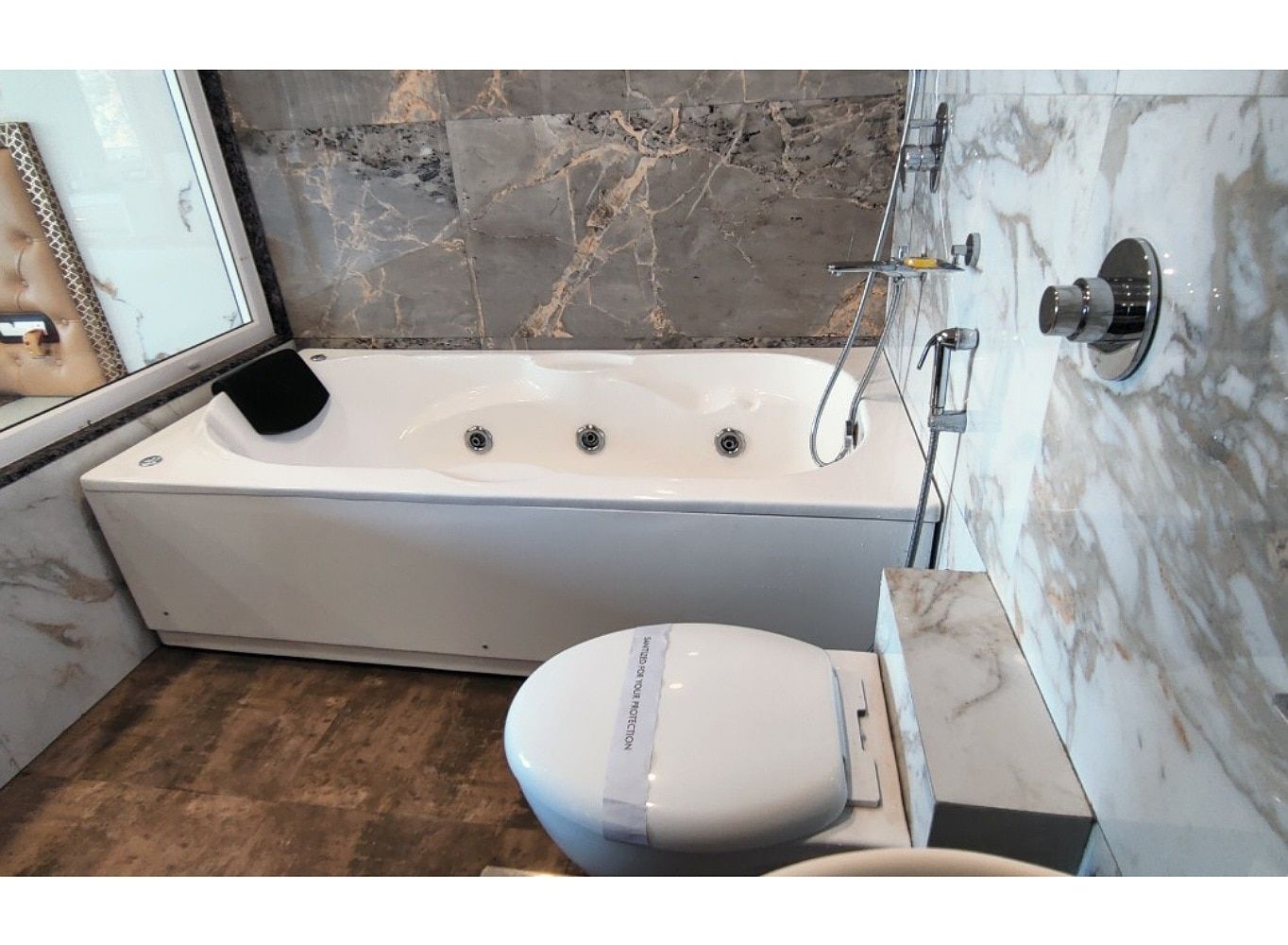 ASTER - Family Suite Room with Balcony and Jacuzzi