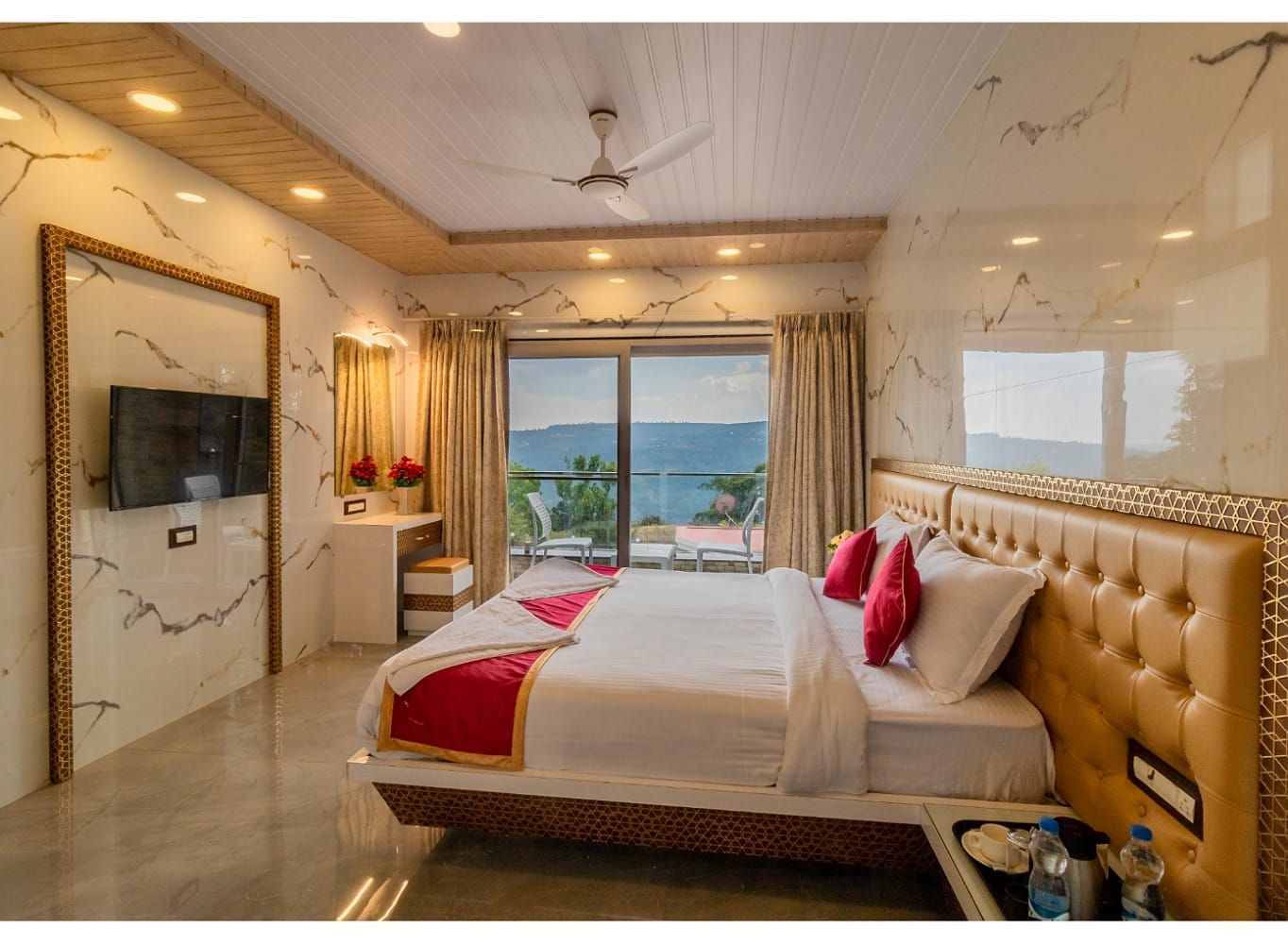 ASTER - Family Suite Room with Balcony and Jacuzzi