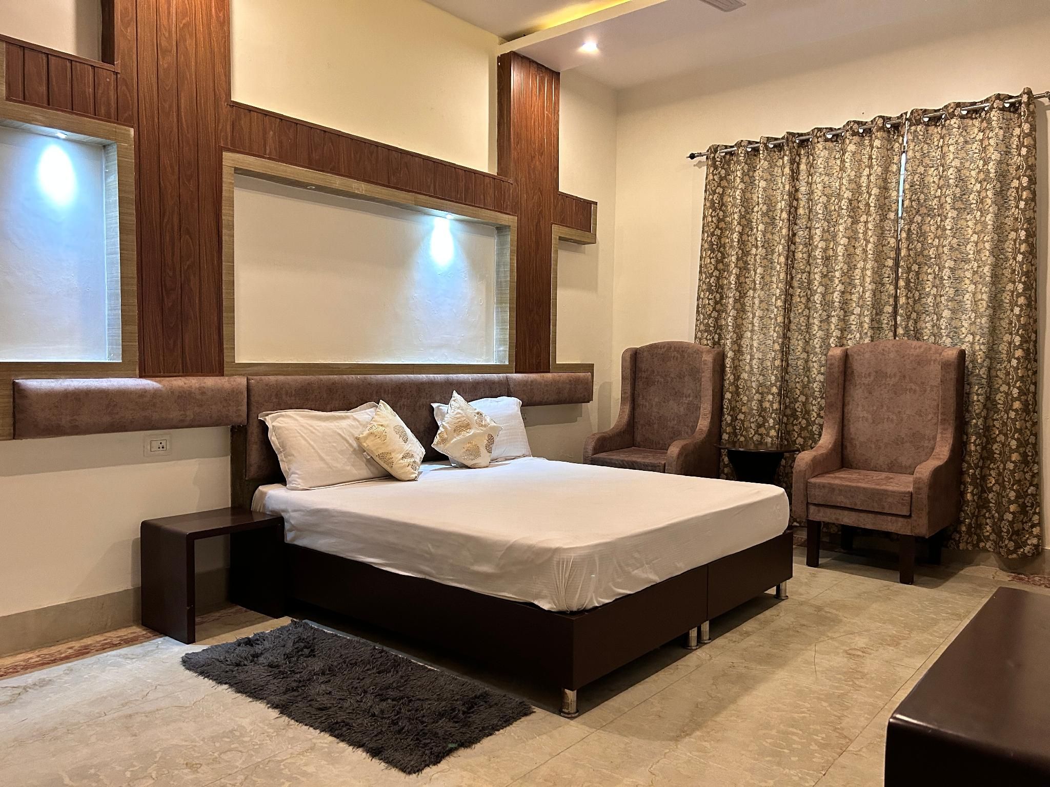 Deluxe Non- Air Conditioning Room
