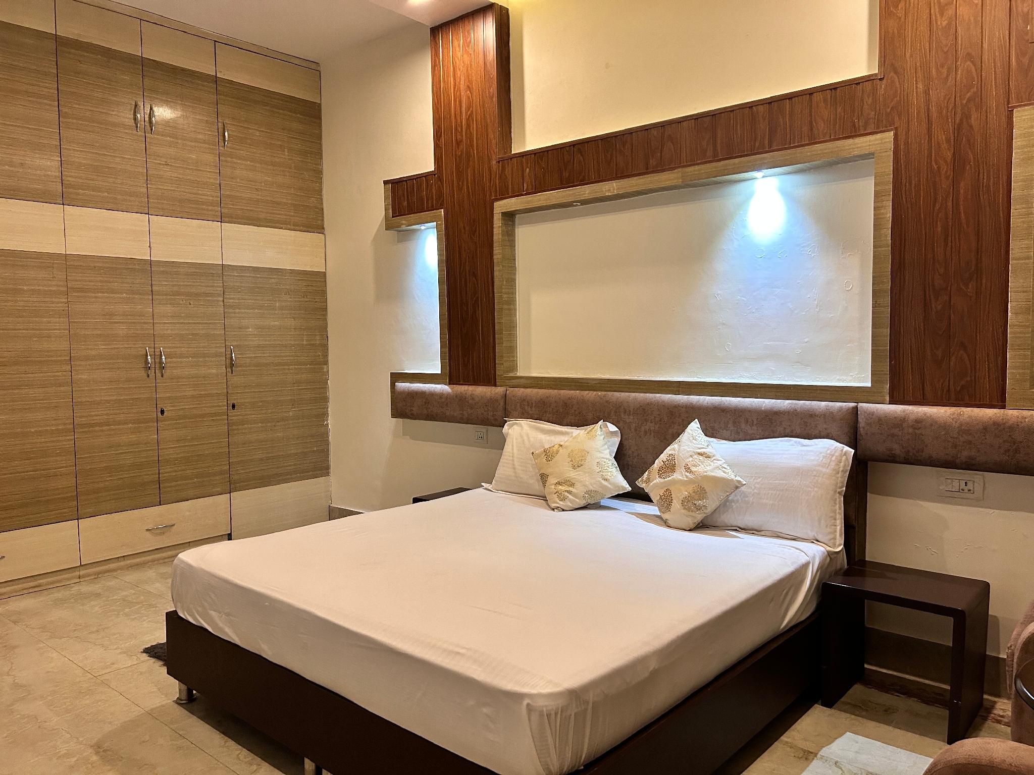 Deluxe Non- Air Conditioning Room