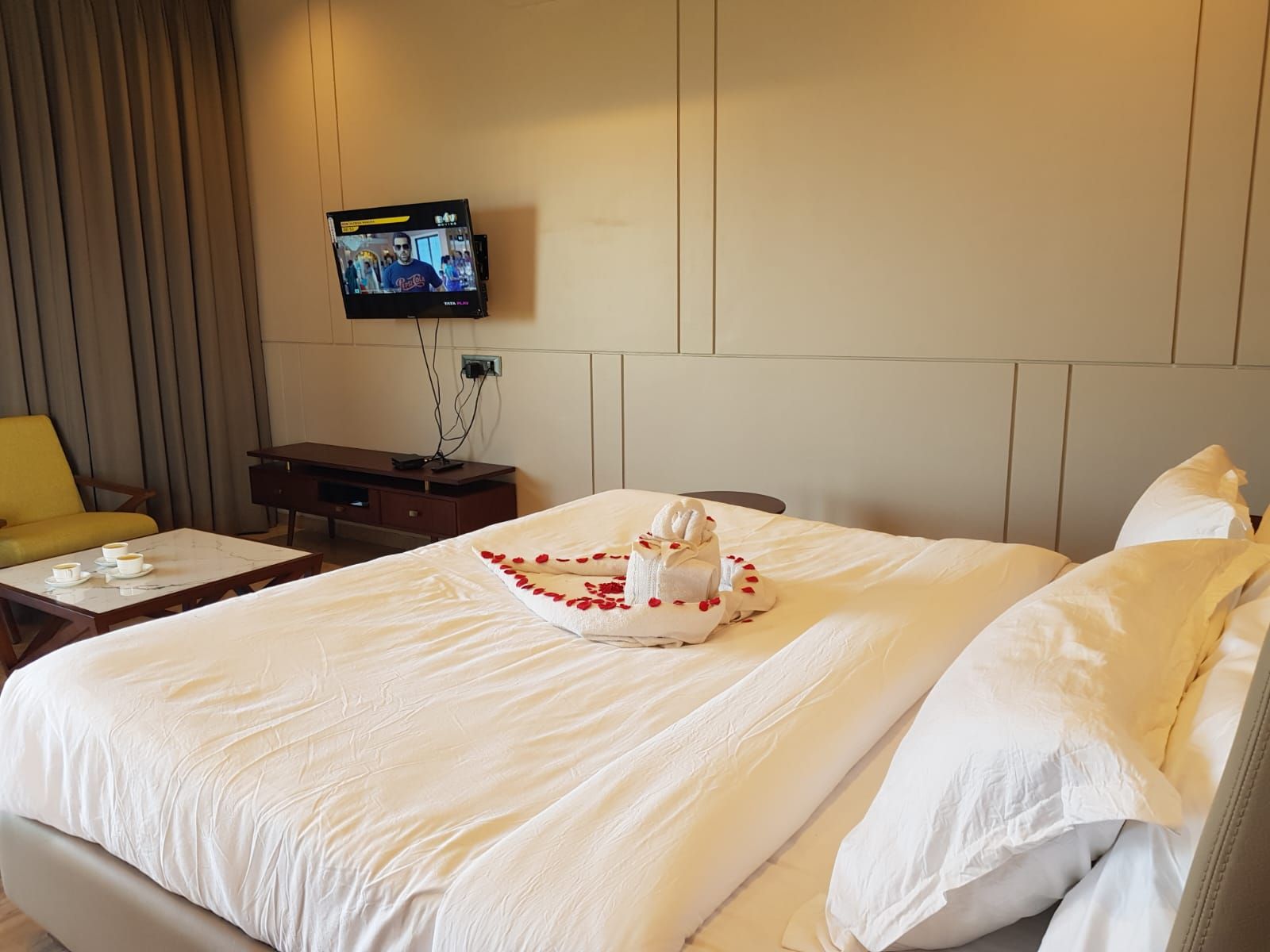 GRAND SUITES ROOM WITH BATHTUB AND BALCONY