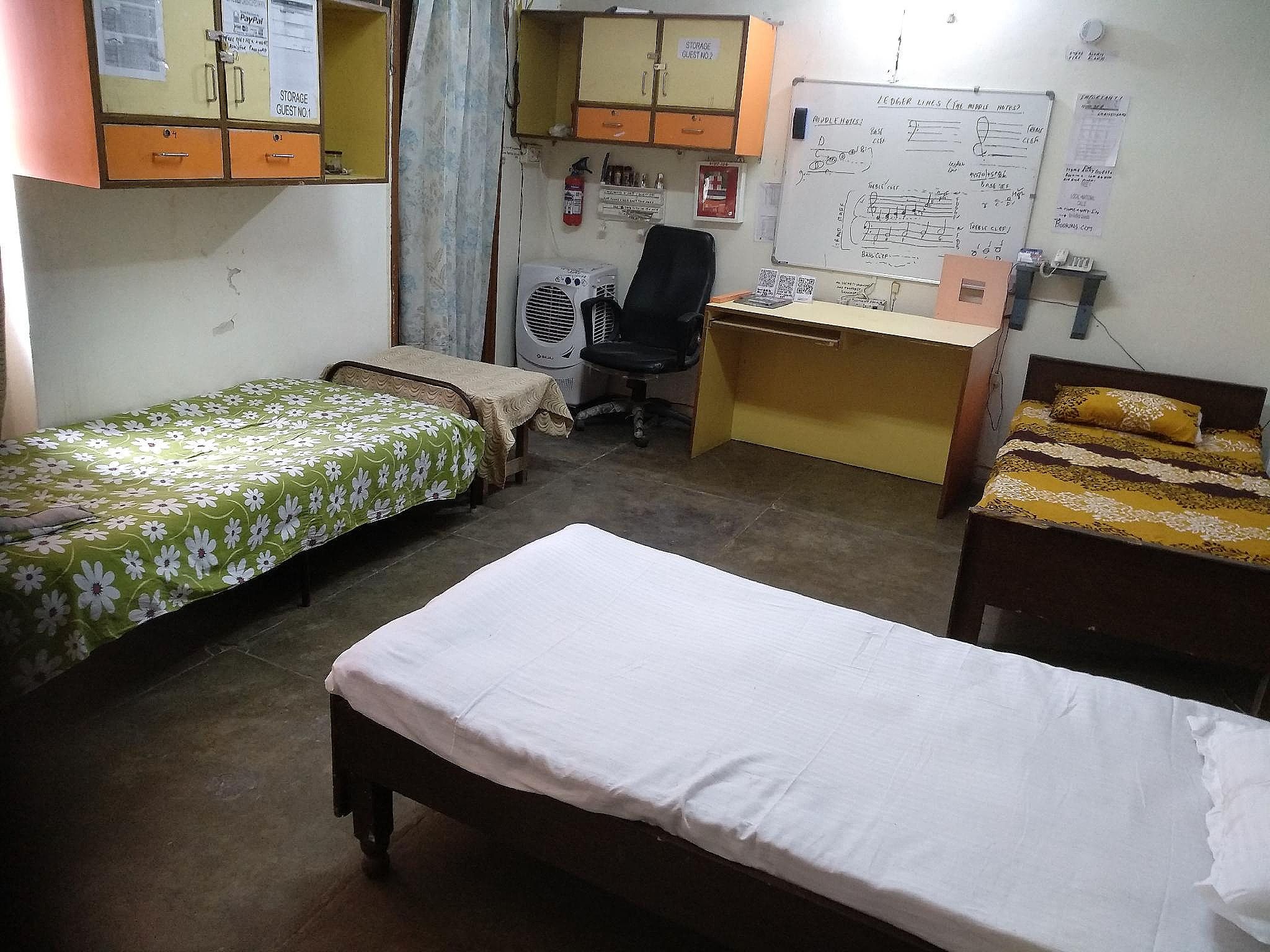 BEST HOMESTAY CENTRALLY LOCATED CHANDIGARH INDIA B&B Dormitory- Men Only 3