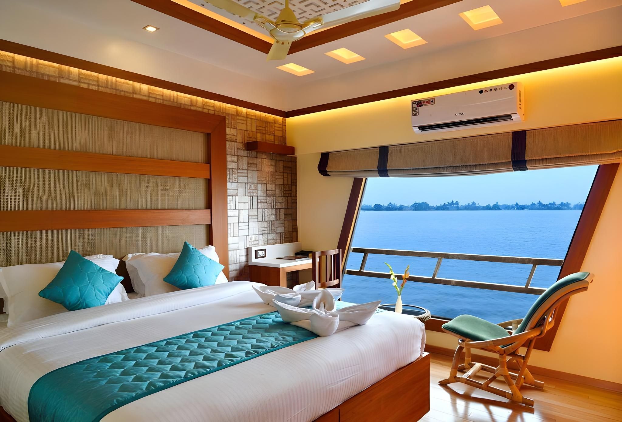 Cosy Houseboats Premium Room