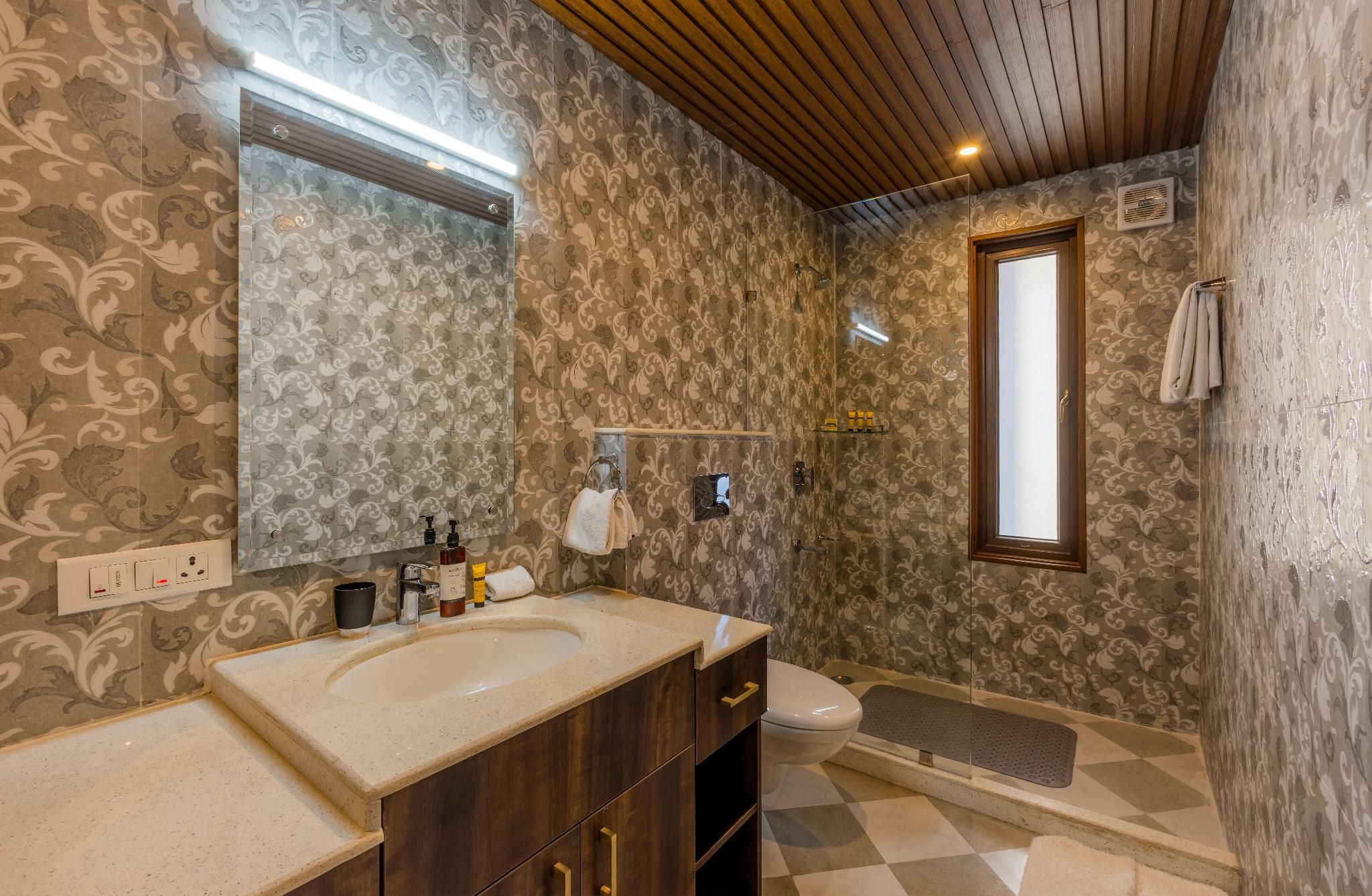 Deluxe Two Bedroom Apartment with Balcony