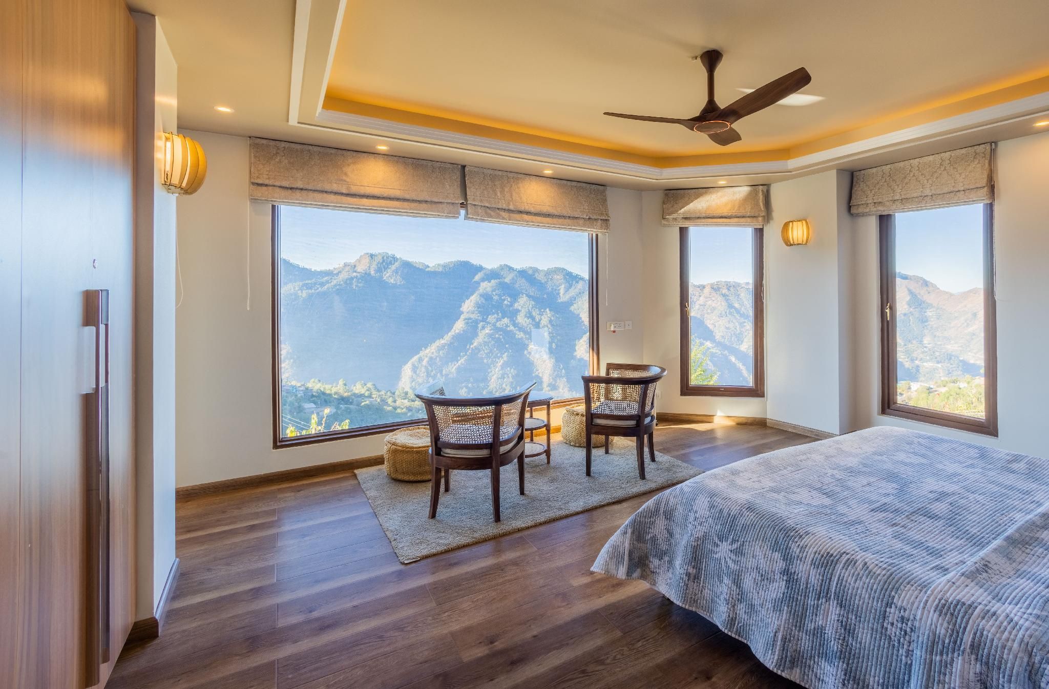 Deluxe One Bedroom Apartment with Balcony 