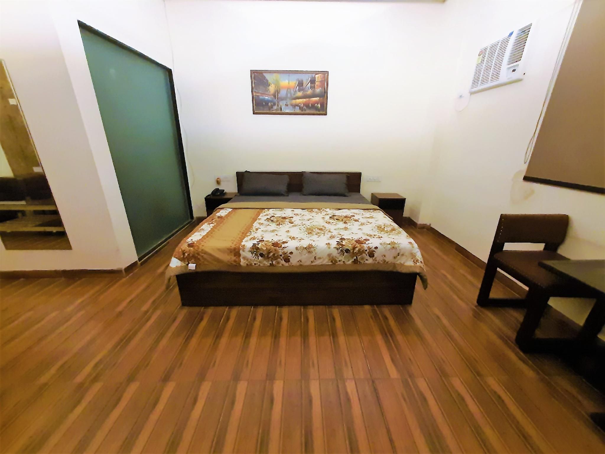 Deluxe Double Room With Private Bathroom