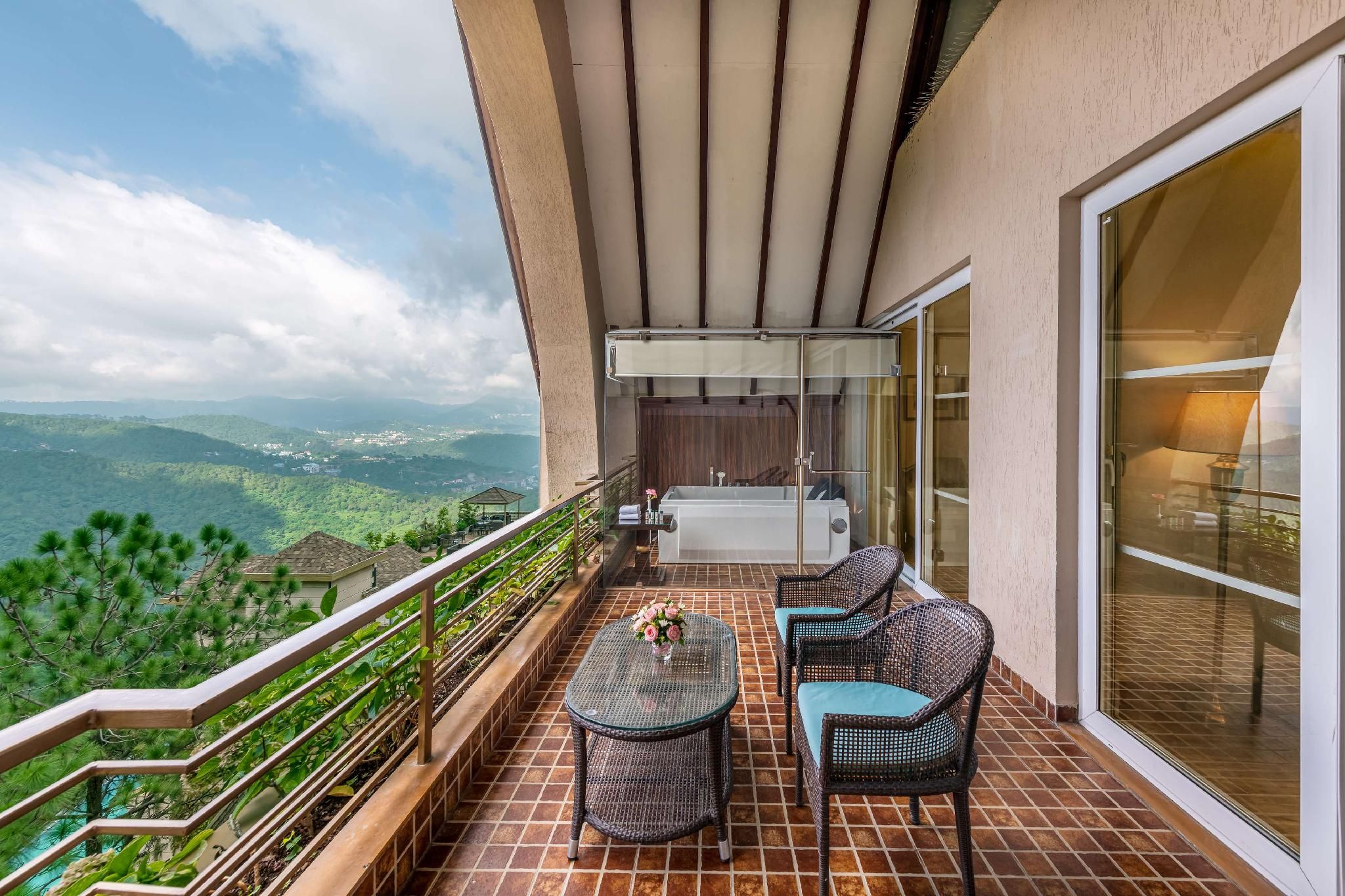 Executive Suite - Valley View
