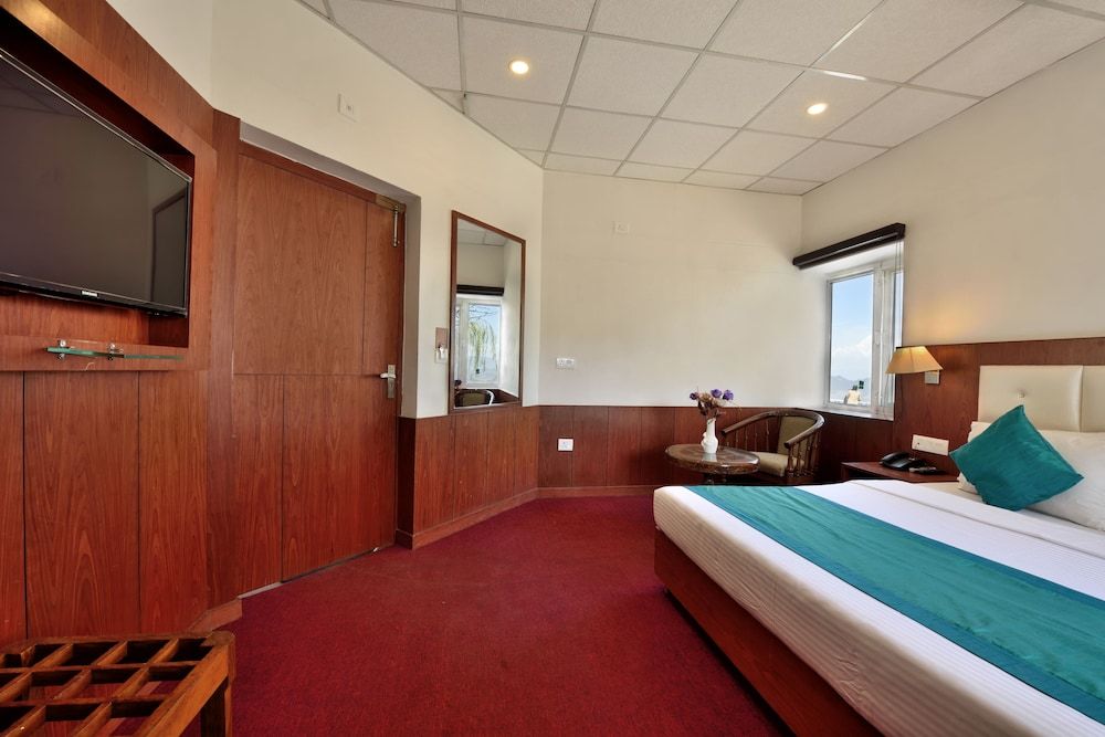 Galleu Hill Resort Deluxe Room 8