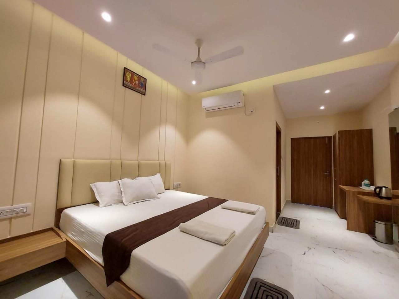 Parth King Beach Resort Mandarmoni Deluxe Double Room with Side Sea View