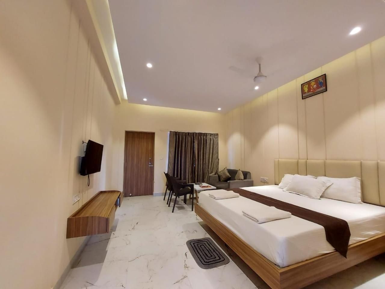 Parth King Beach Resort Mandarmoni Deluxe Double Room with Side Sea View 2