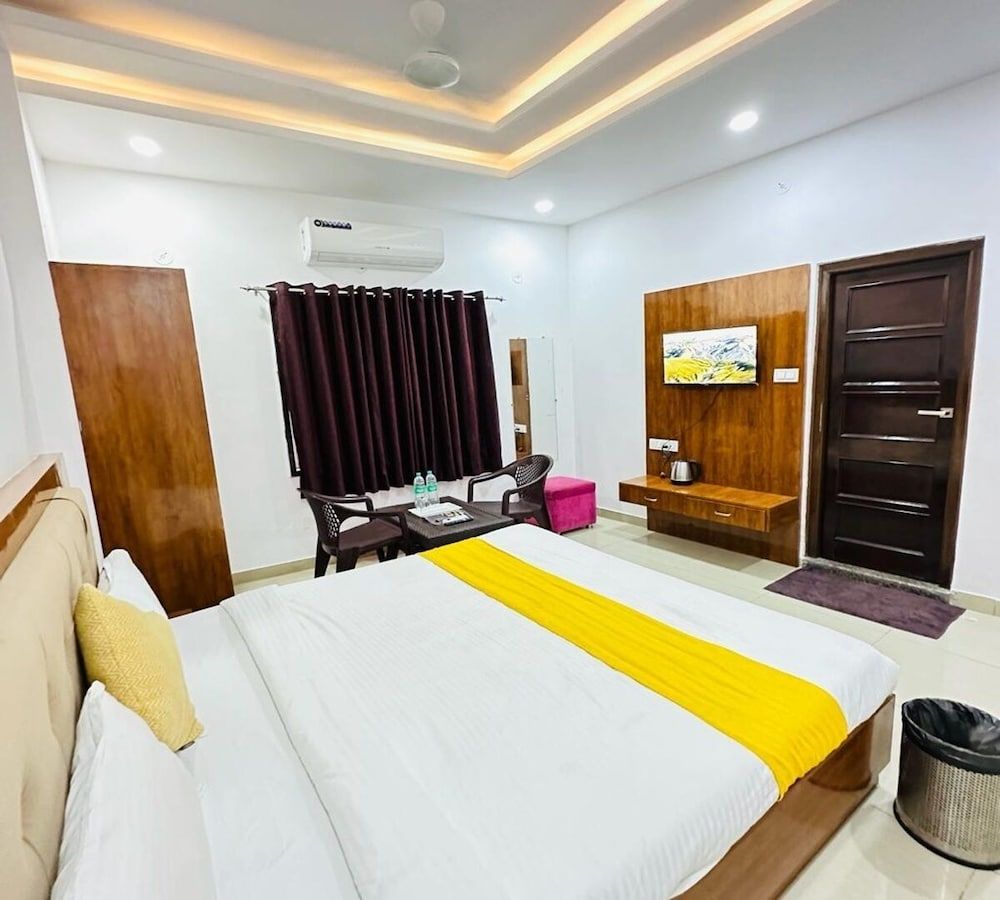 Hotel Sunrise Palace Udaipur Deluxe Room