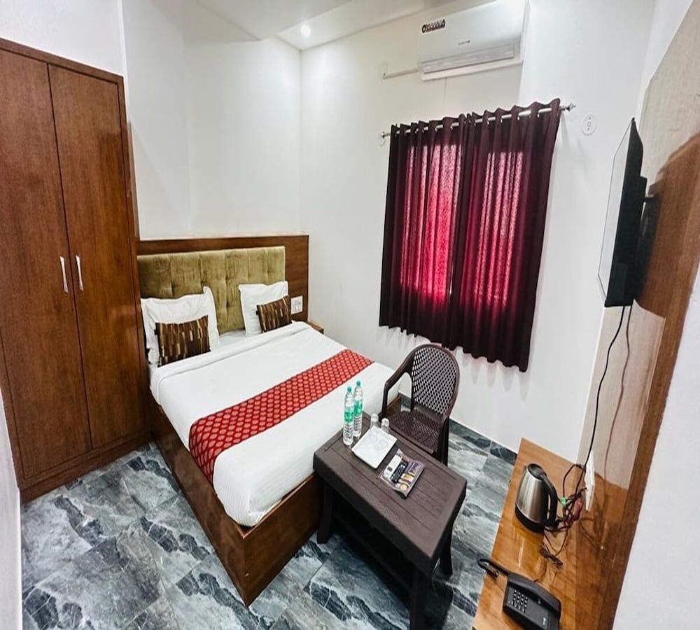 Hotel Sunrise Palace Udaipur Deluxe Room 3