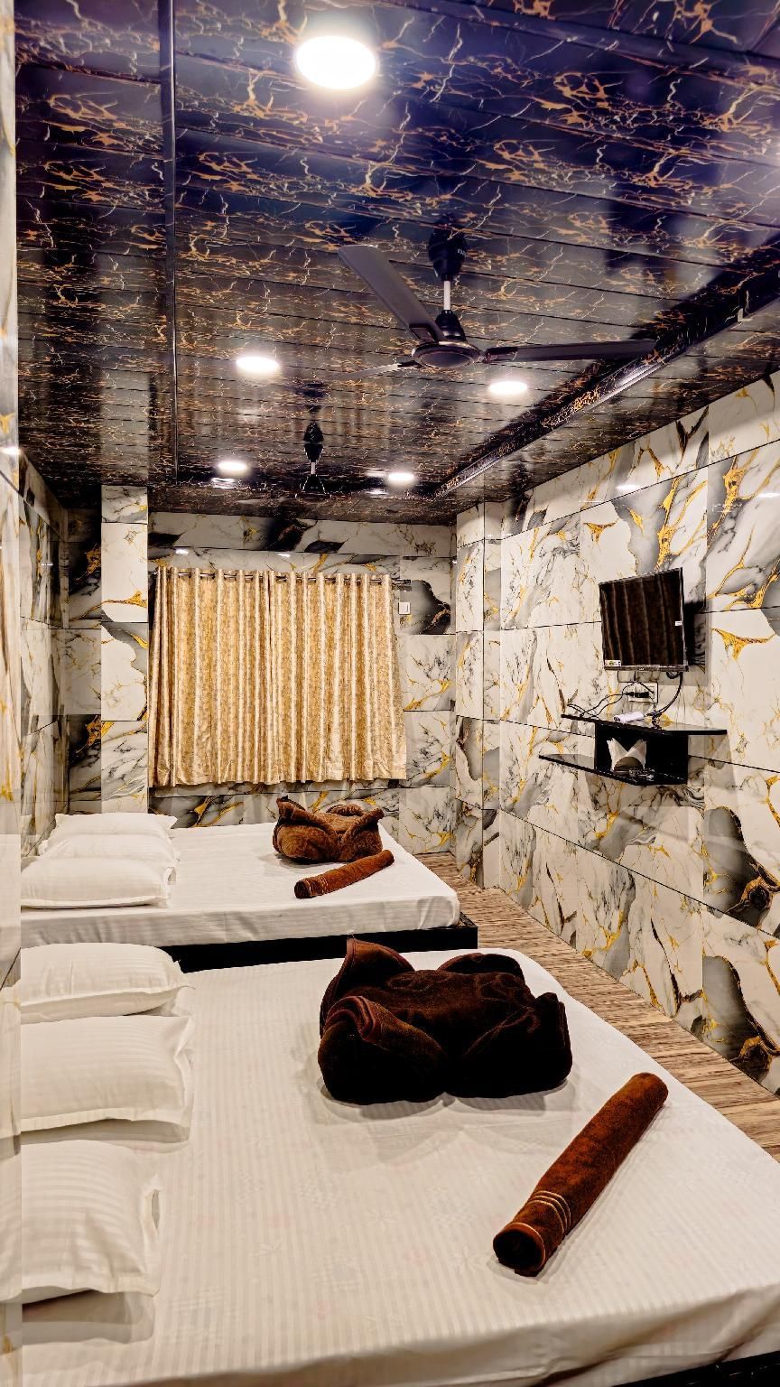 Deluxe Family Room for 6 People