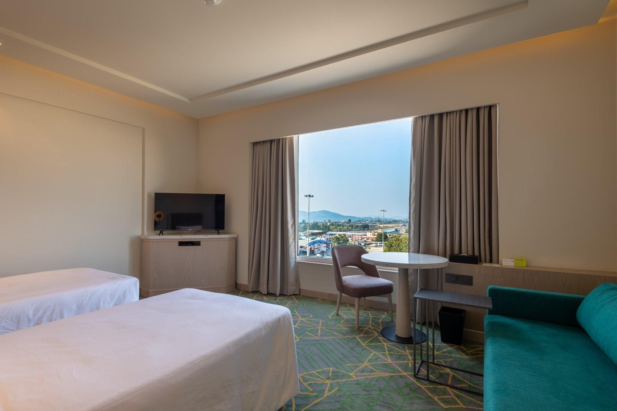 1 King 2 Twin Suite