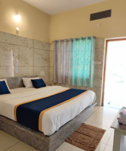 Deluxe Double Room AC (2 Adults+1 Child)