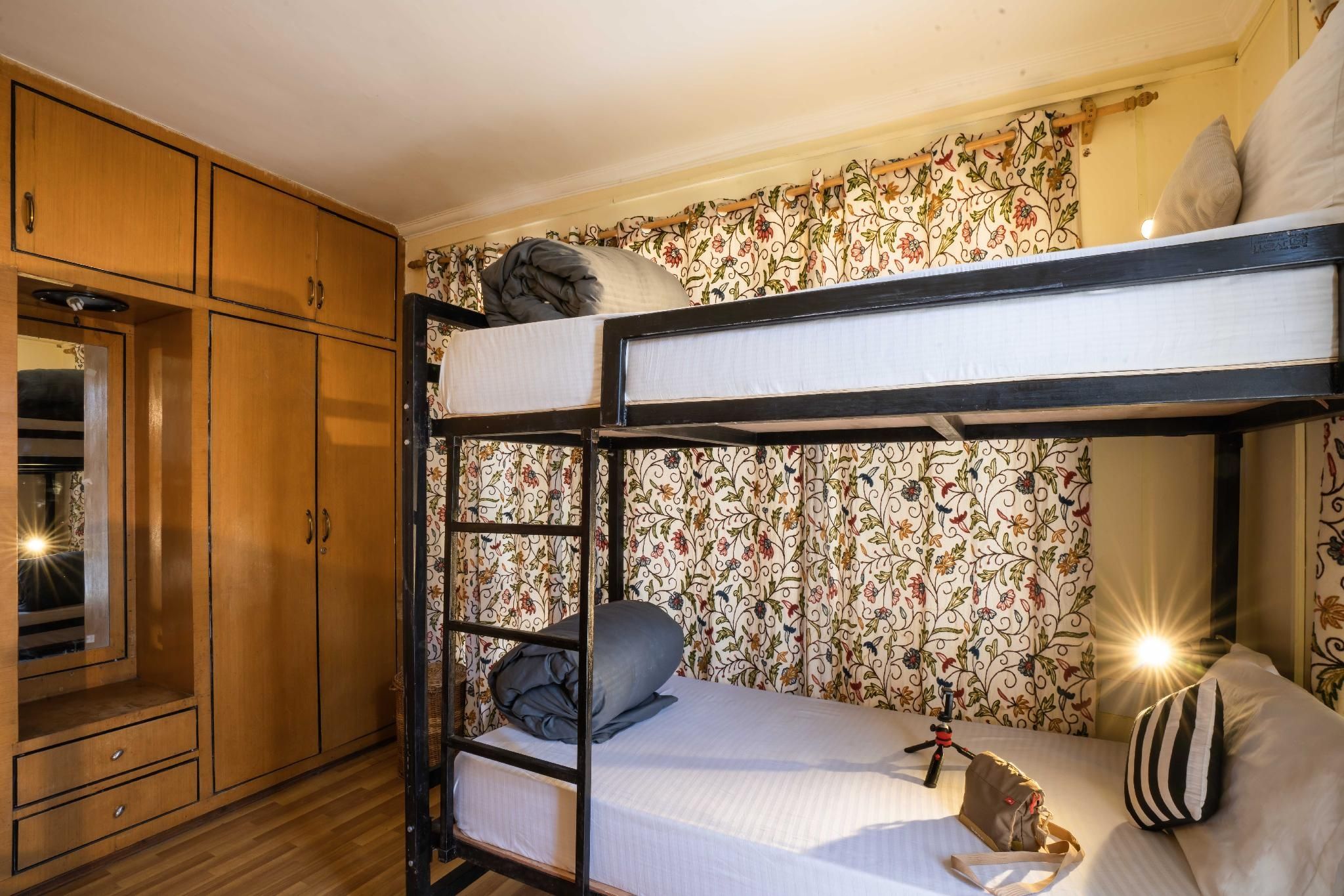 1 Person in 4-Bed Dormitory with Shared Bathroom - Mixed