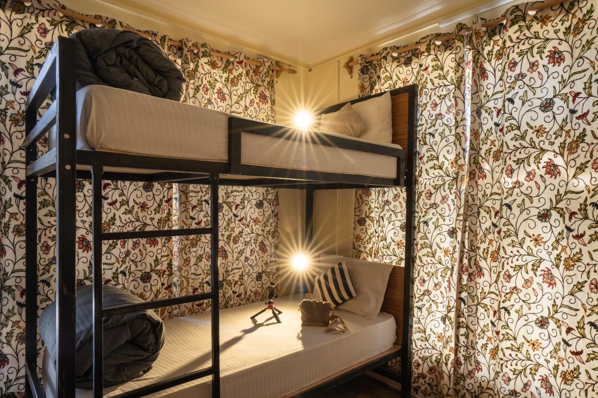 1 Person in 4-Bed Dormitory with Shared Bathroom - Mixed